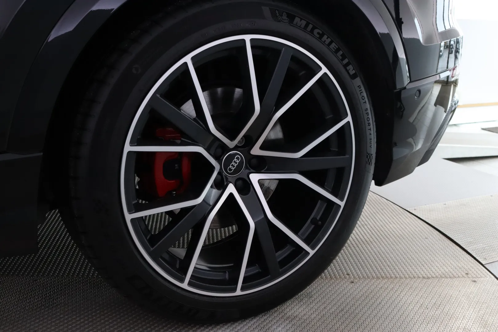 AUDI Q8 RVE-894 carousel image