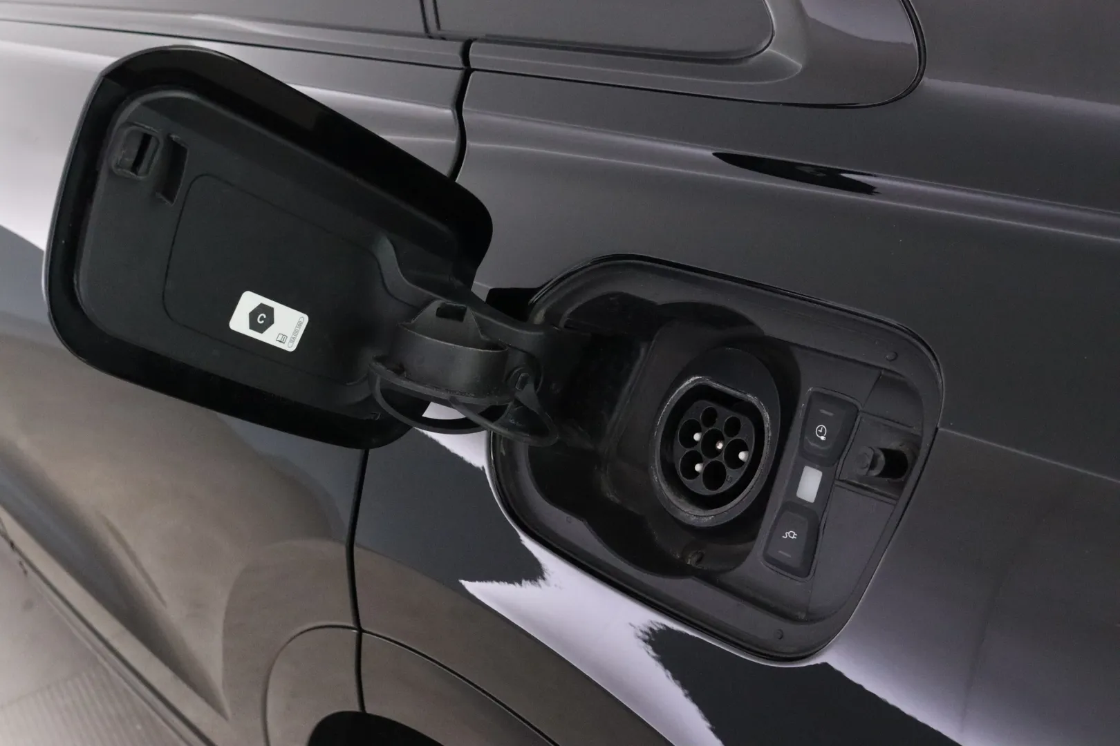 AUDI Q8 RVE-894 carousel image