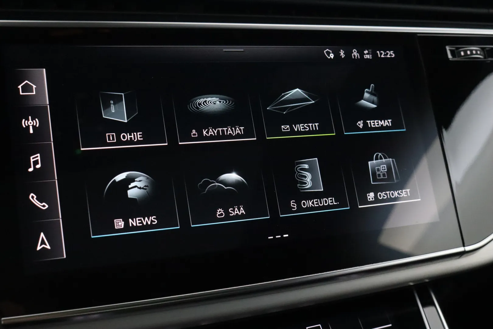 AUDI Q8 RVE-894 carousel image