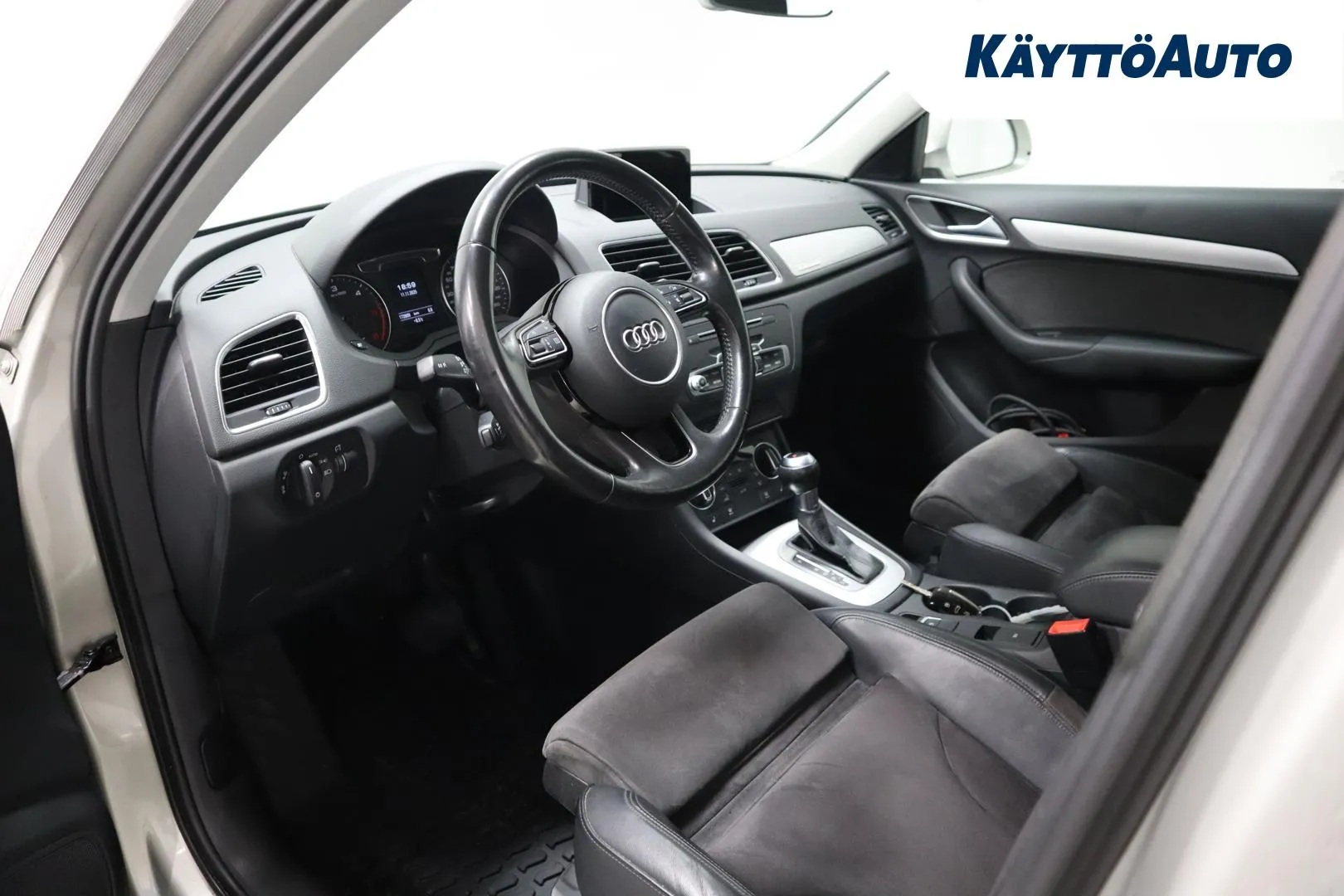 AUDI Q3 KNV-933 carousel image