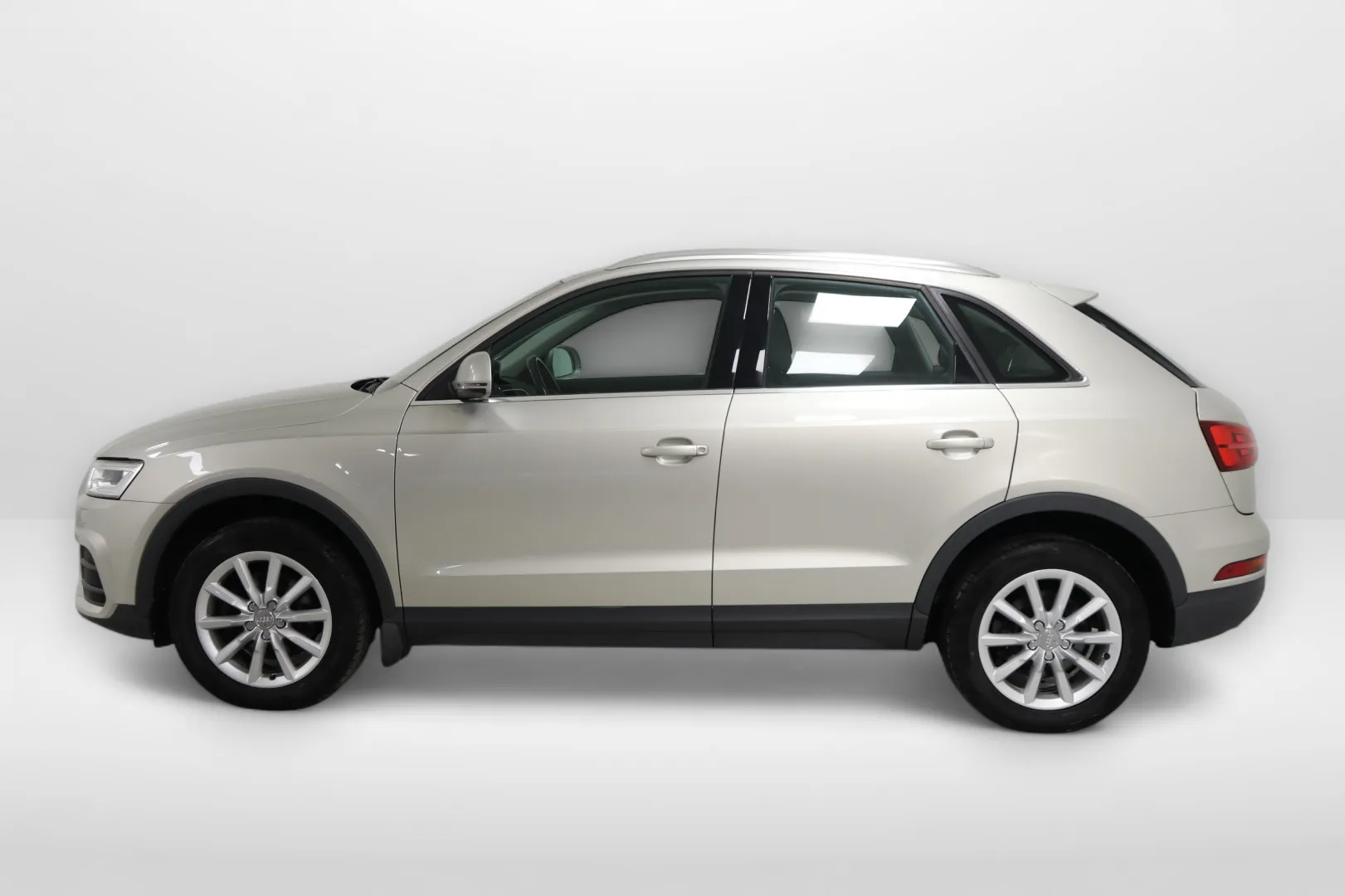 AUDI Q3 KNV-933 carousel image