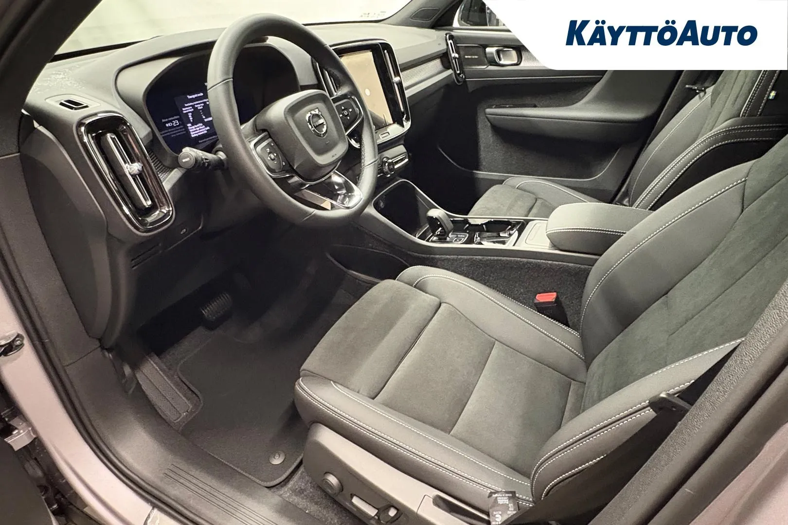 Volvo EX40 JOJ-946 carousel image