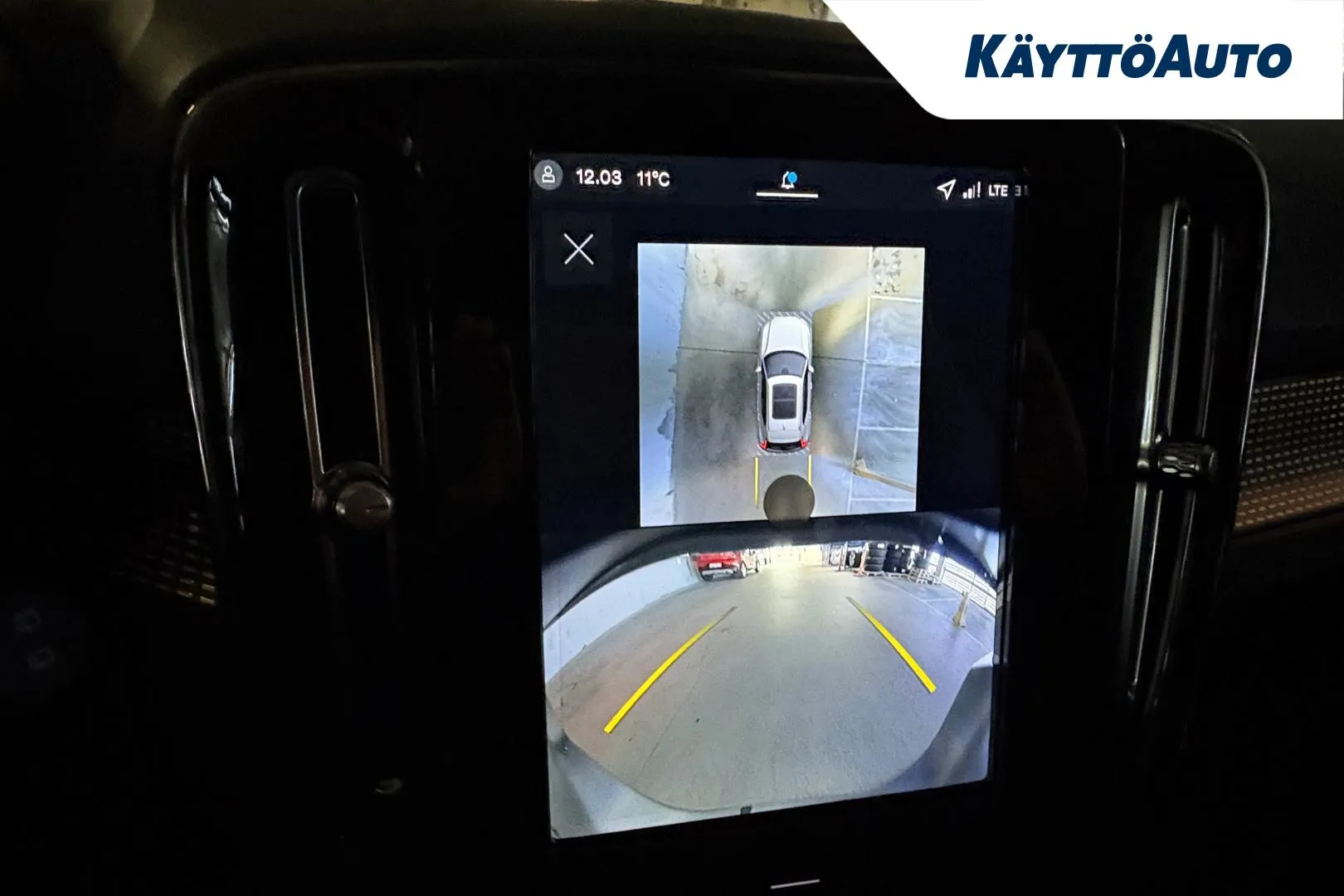 Volvo EX40 JOJ-946 carousel image