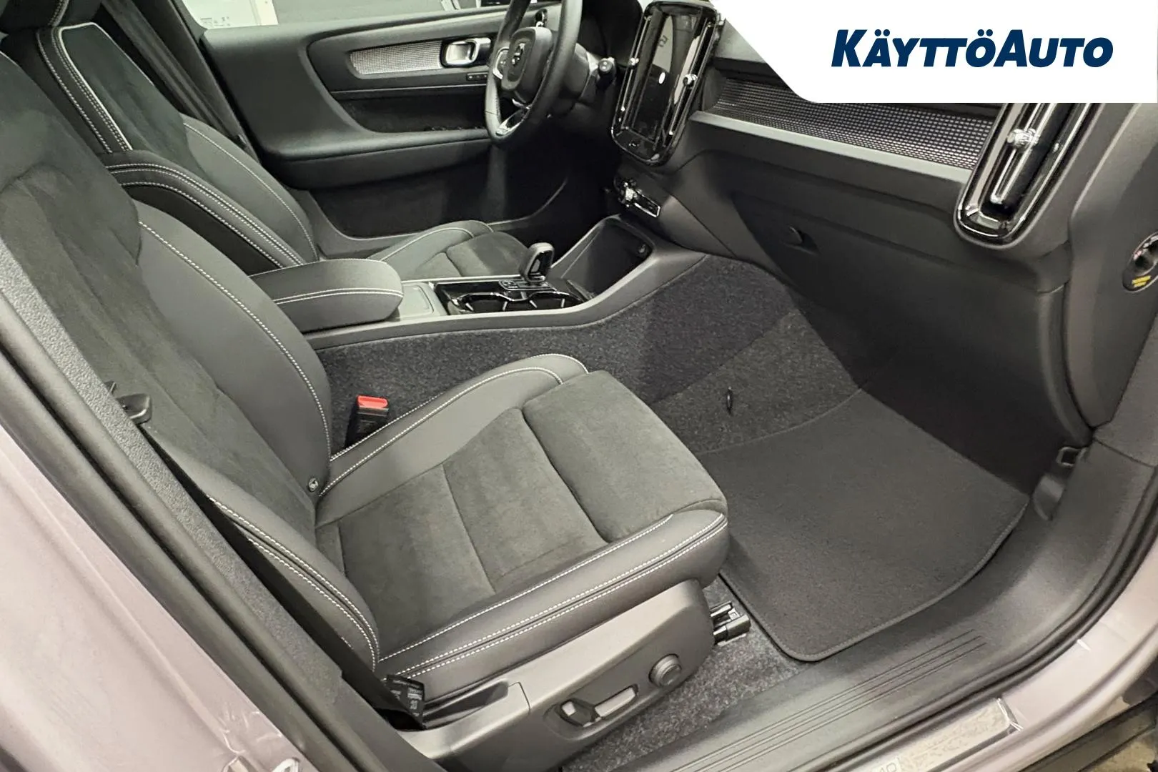 Volvo EX40 JOJ-946 carousel image