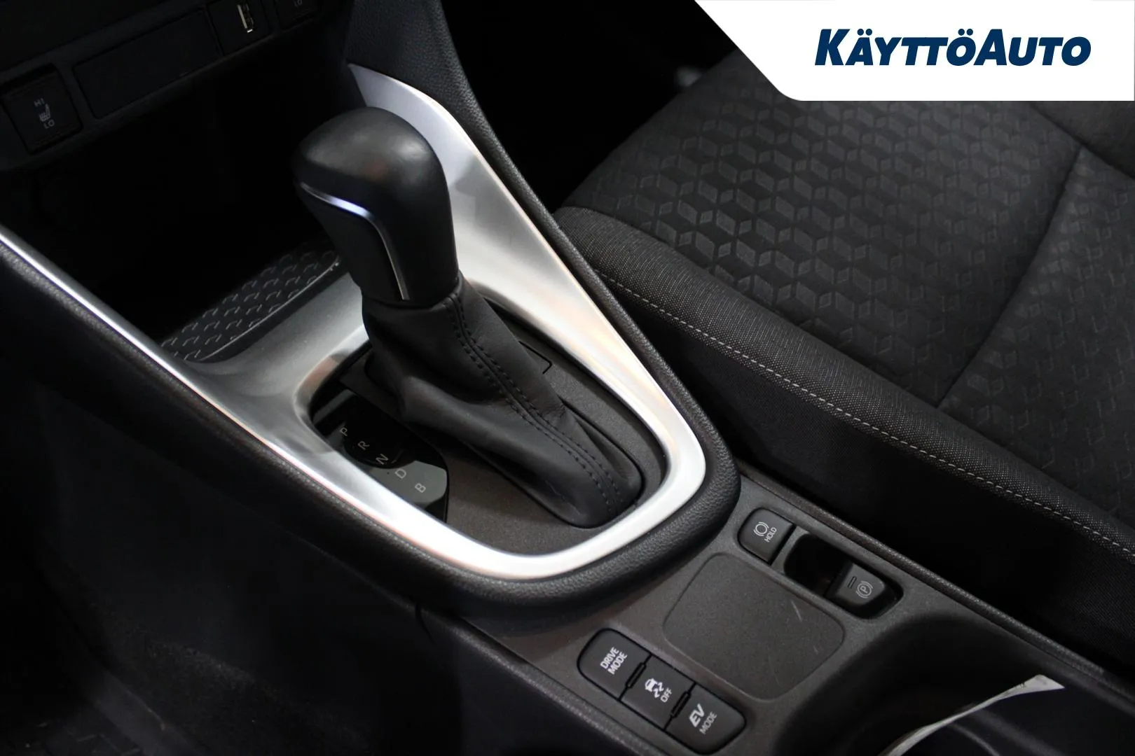 TOYOTA Yaris EUR-671 carousel image