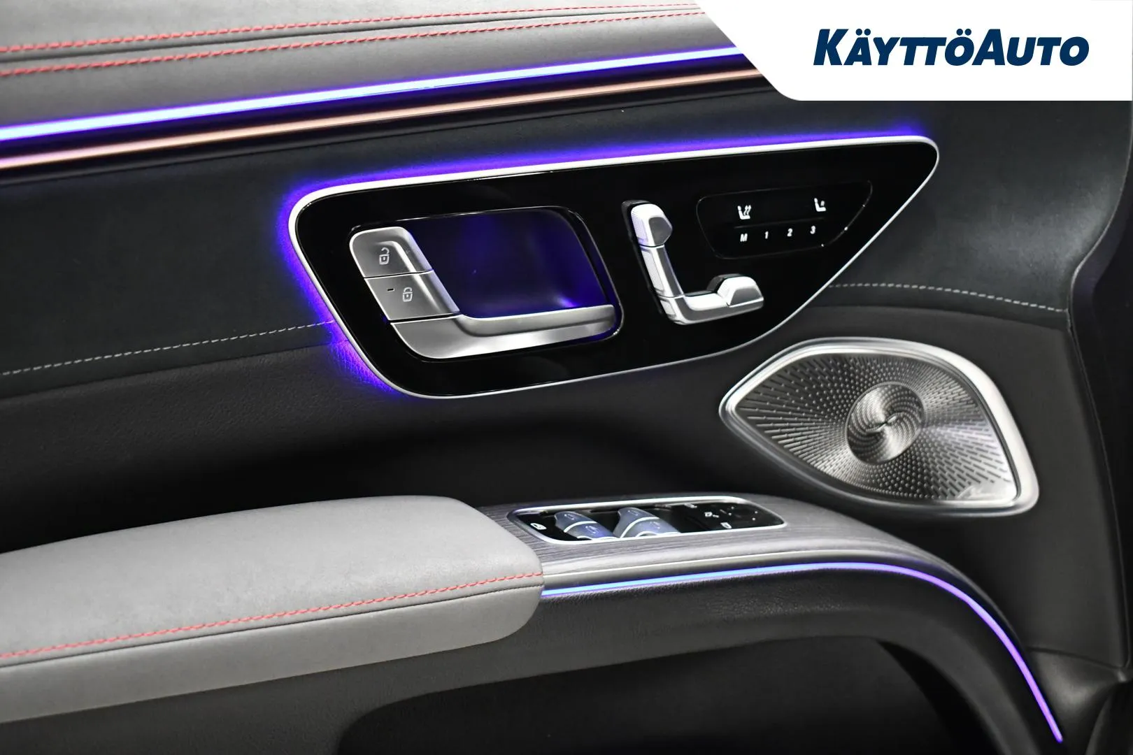 MERCEDES-BENZ EQS SUV EUV-825 carousel image