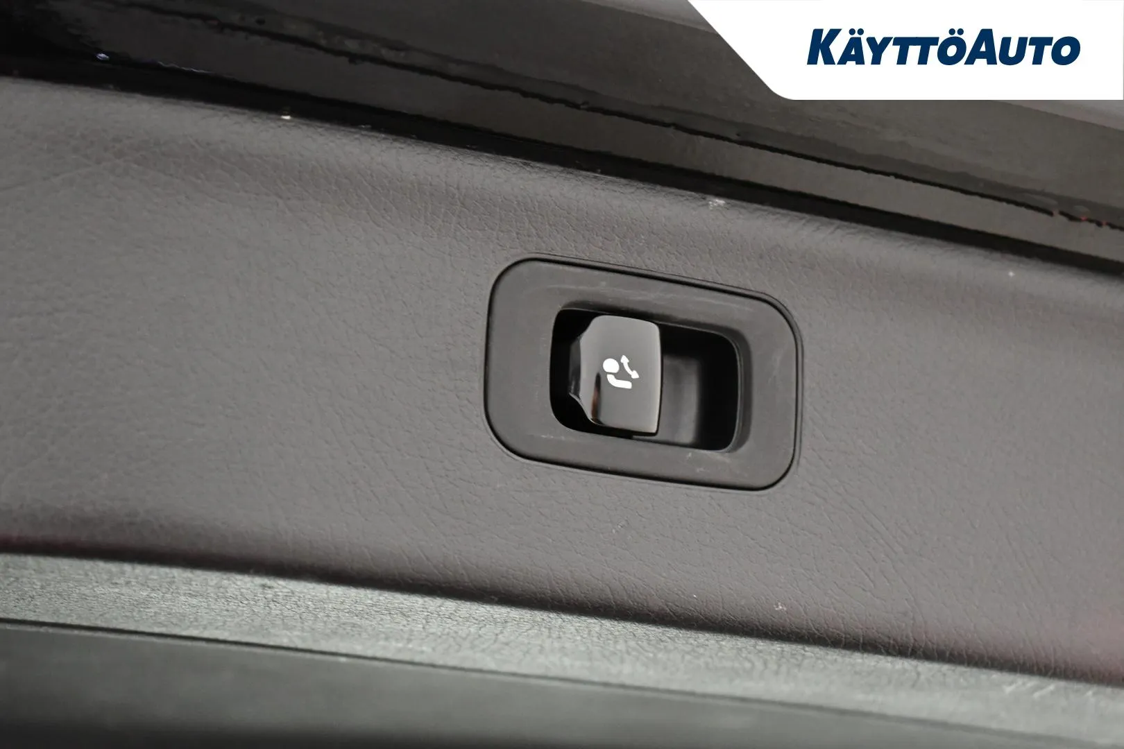 MERCEDES-BENZ EQS SUV EUV-825 carousel image