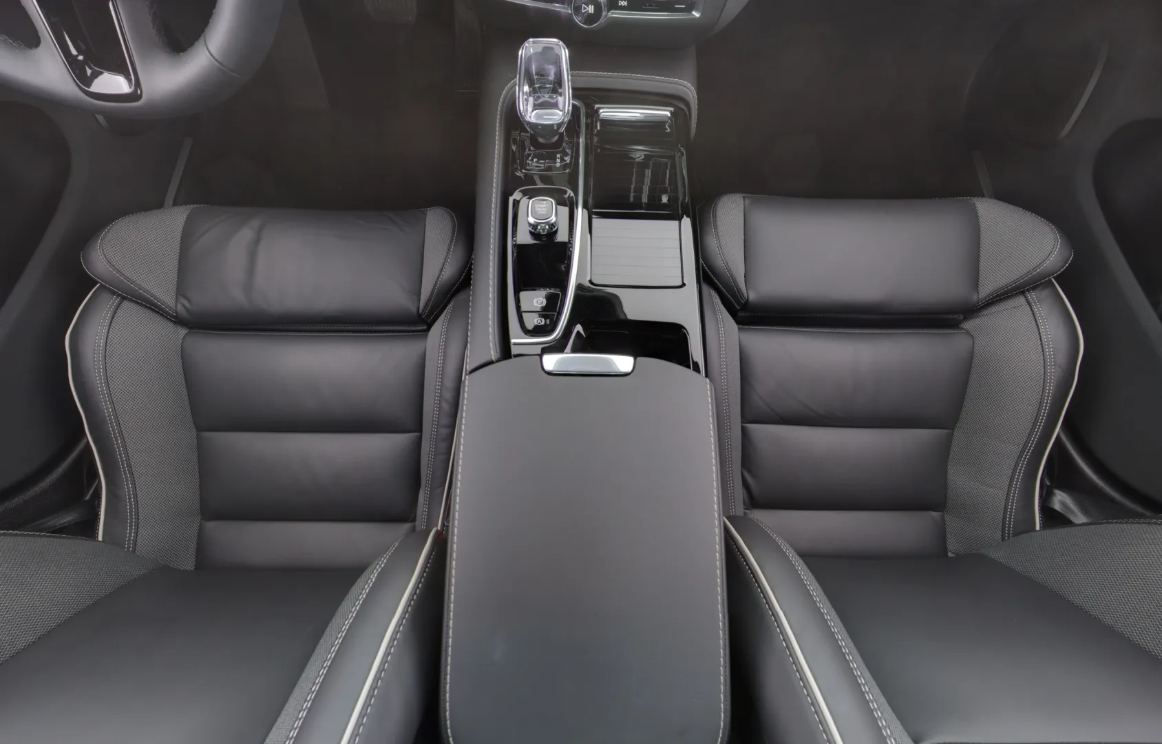 VOLVO S60 RVZ-182 carousel image