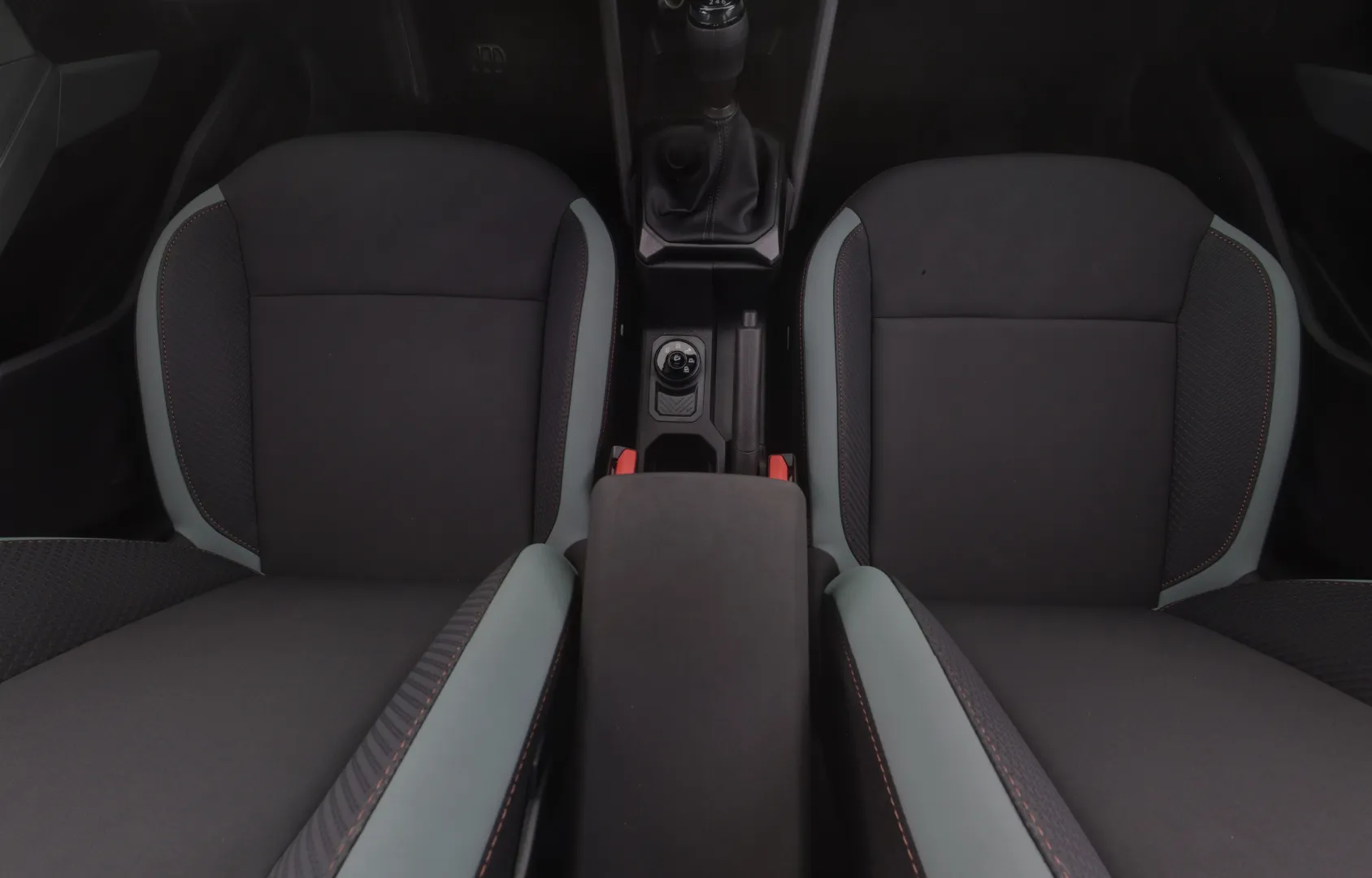 Dacia Duster GRN-607 carousel image