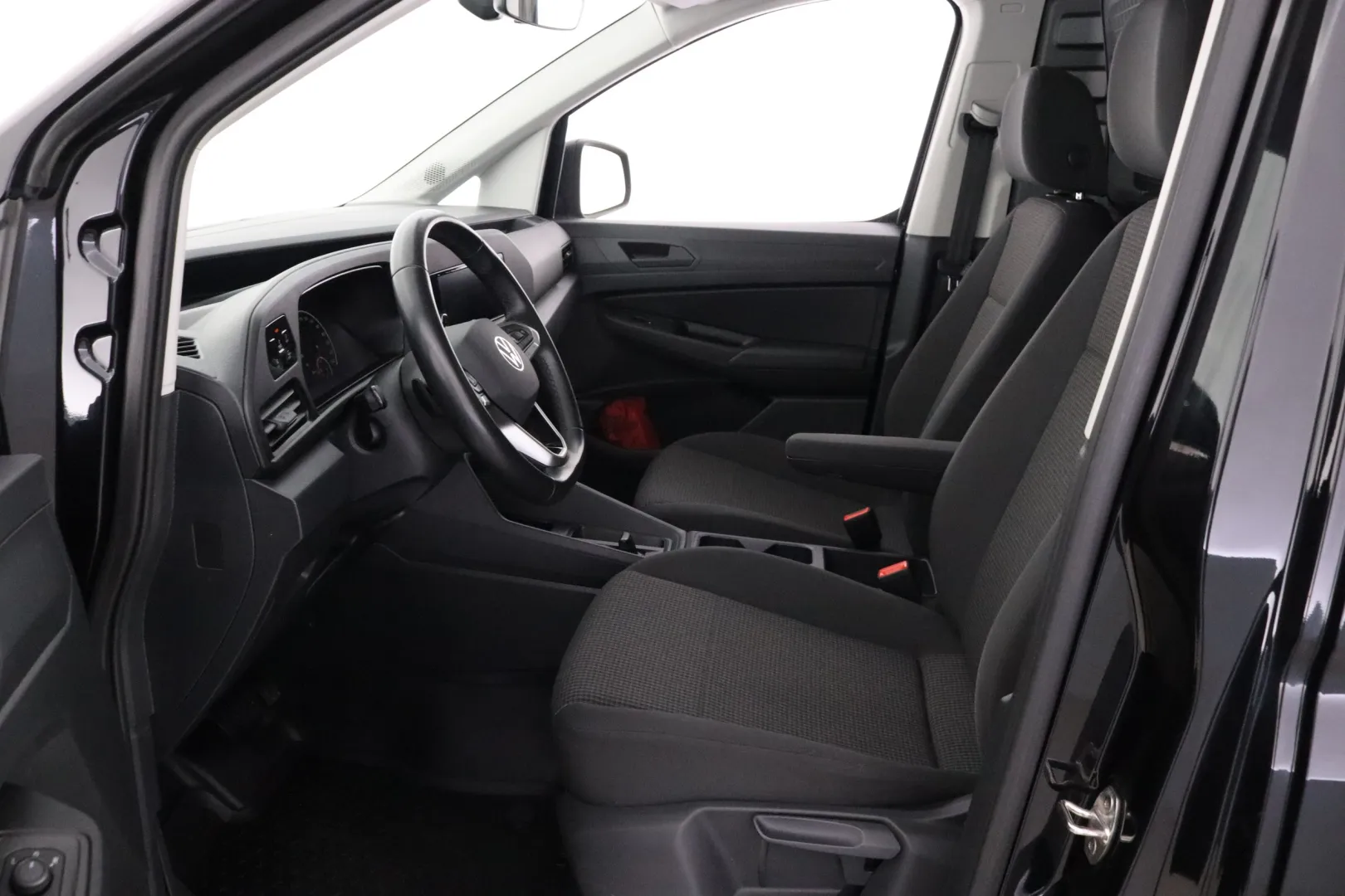 VOLKSWAGEN Caddy Maxi LRO-645 carousel image