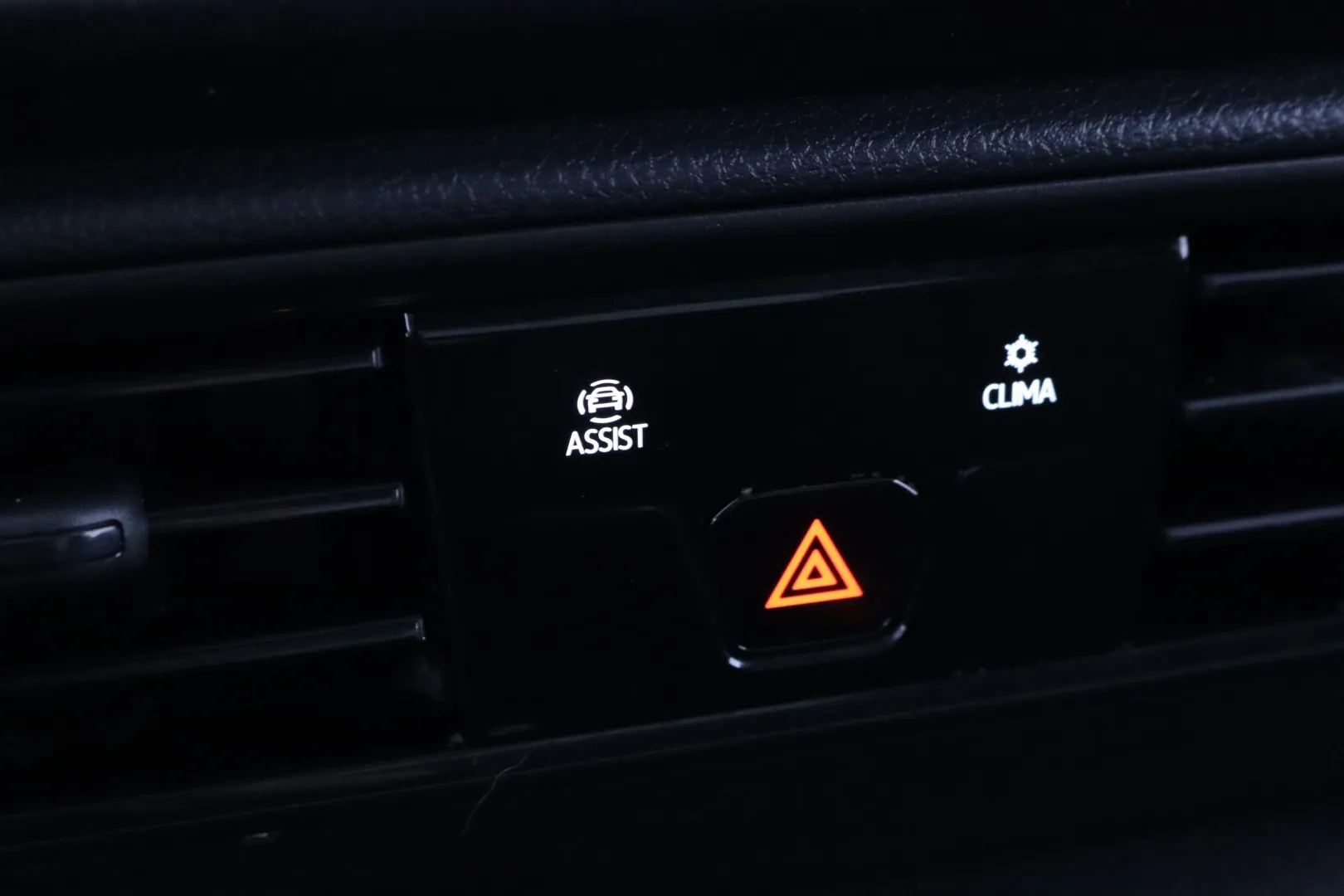 VOLKSWAGEN Caddy Maxi LRO-645 carousel image