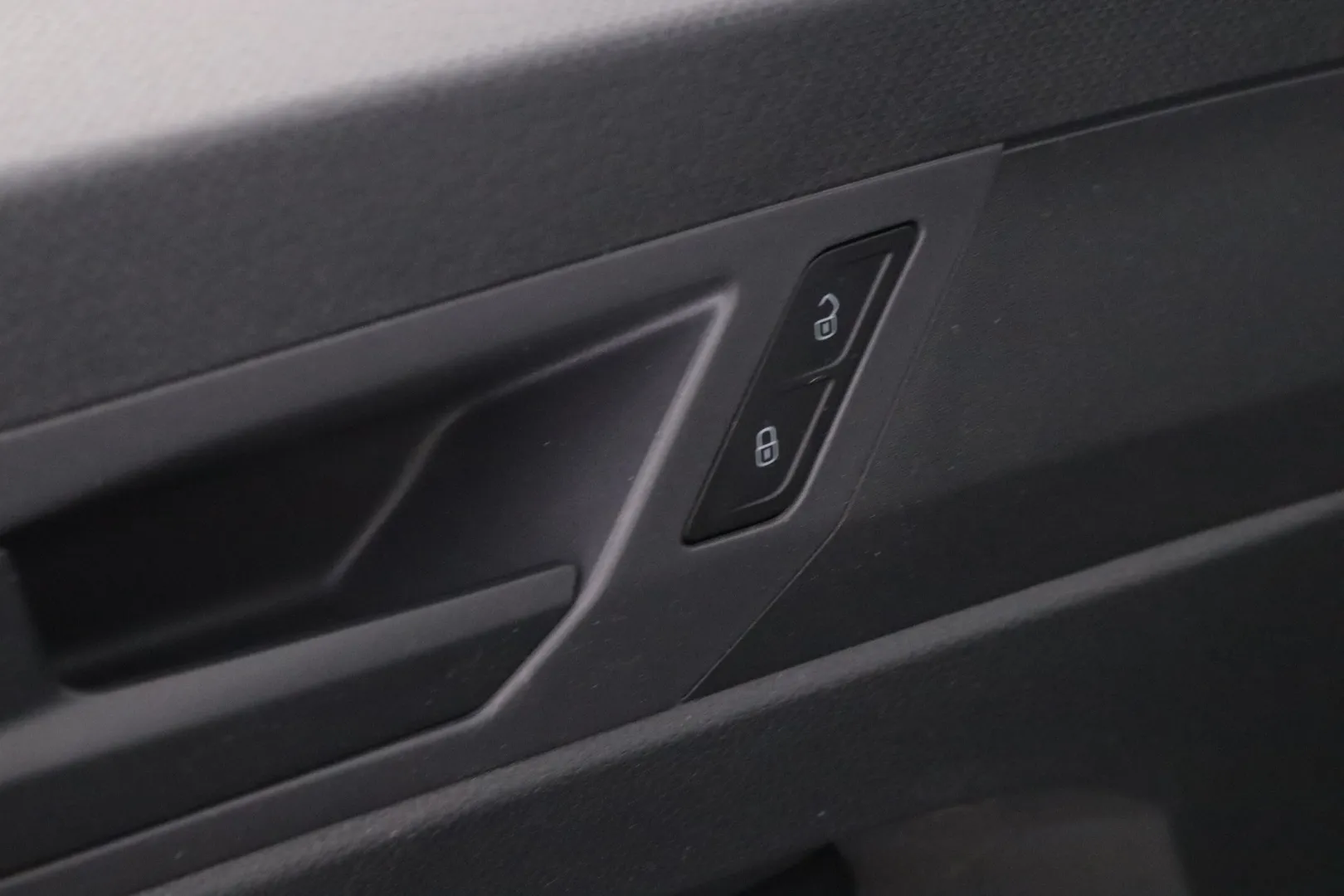 VOLKSWAGEN Caddy Maxi LRO-645 carousel image