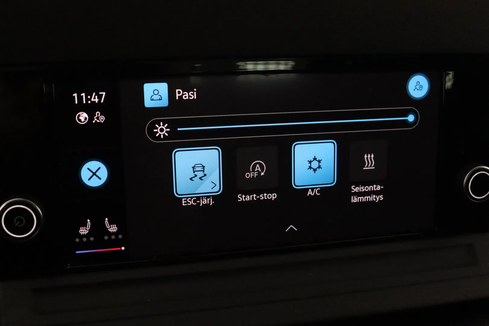 VOLKSWAGEN Caddy Maxi LRO-645 carousel image