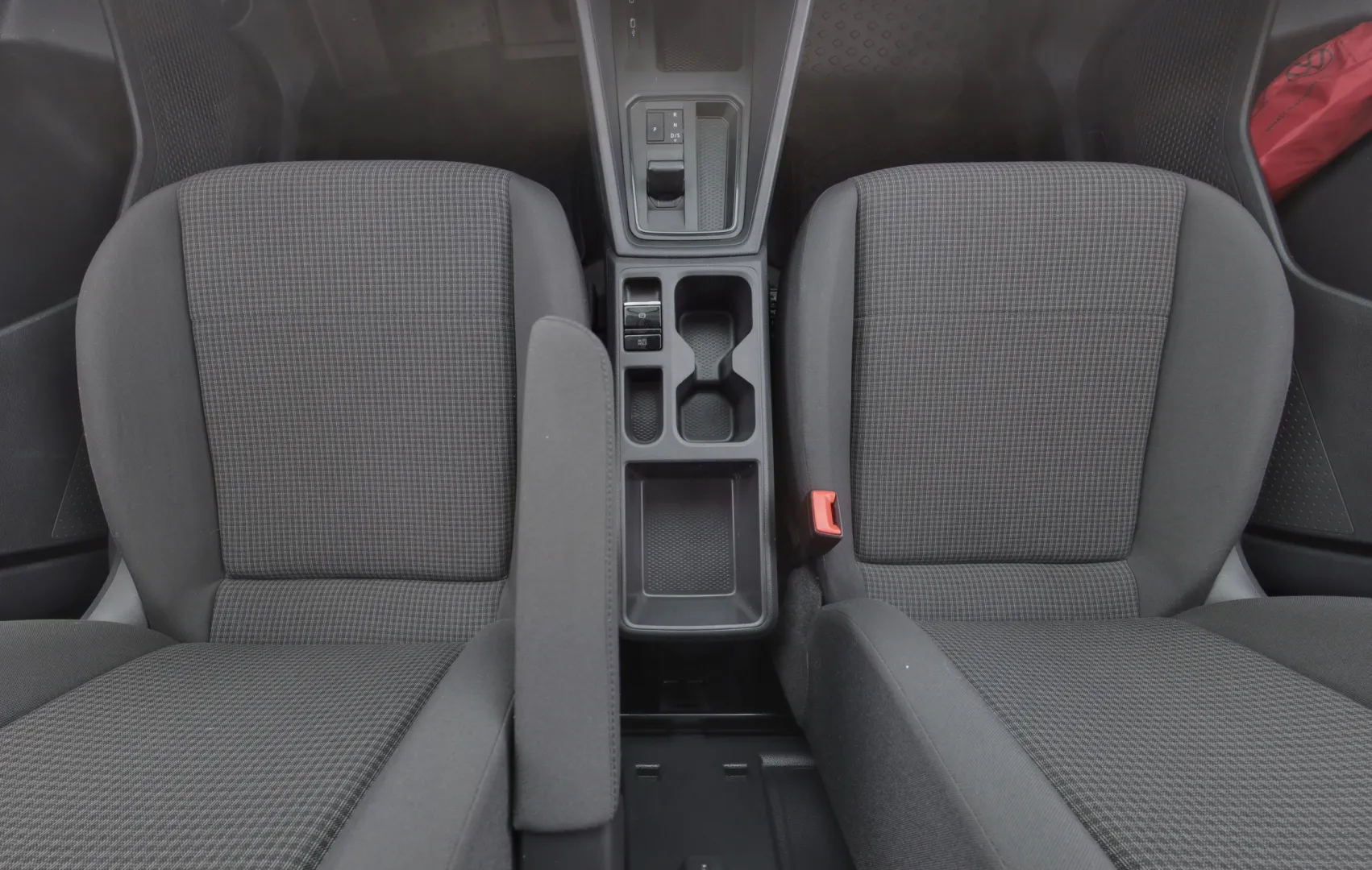 VOLKSWAGEN Caddy Maxi LRO-645 carousel image