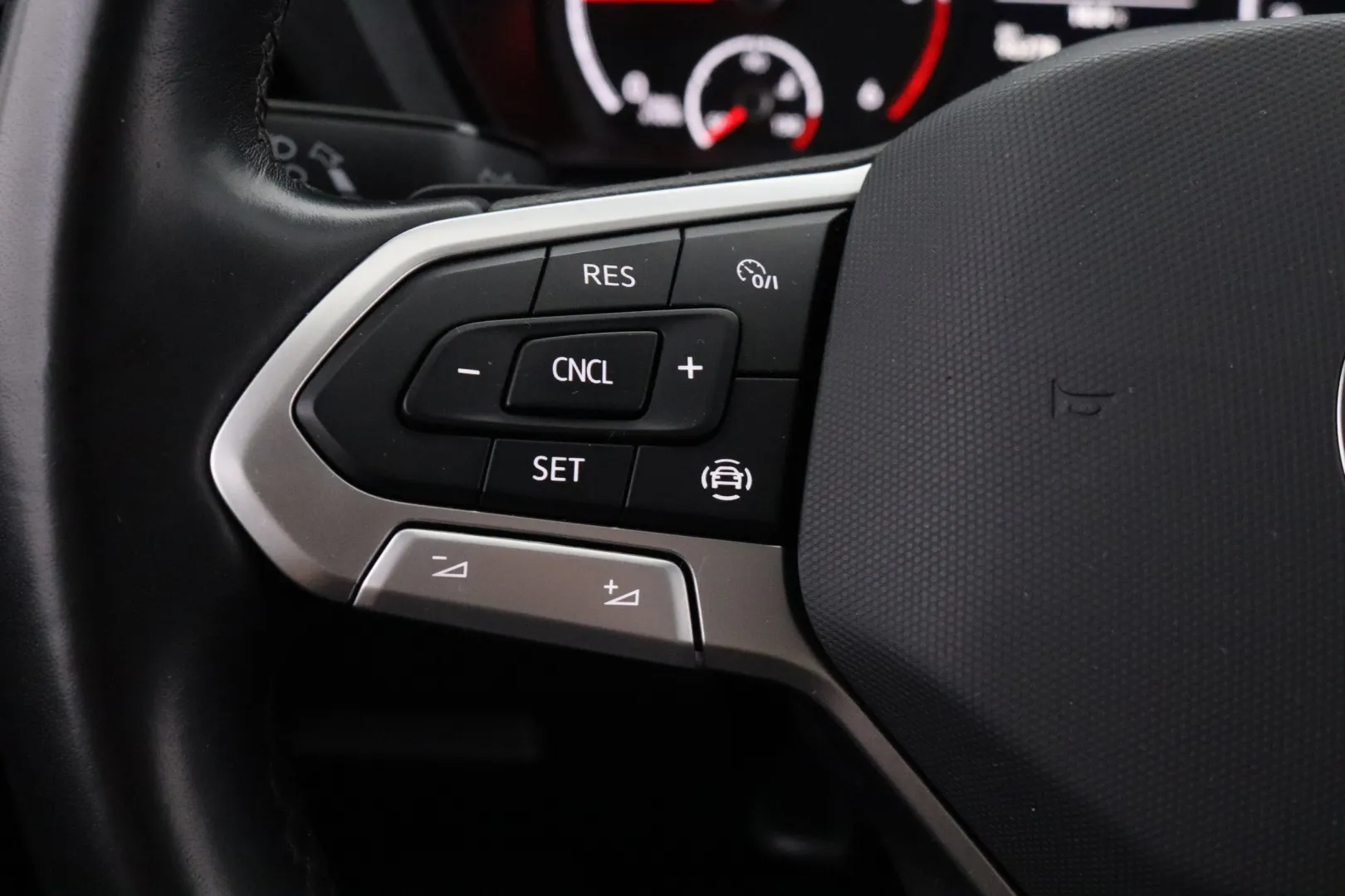 VOLKSWAGEN Caddy Maxi LRO-645 carousel image