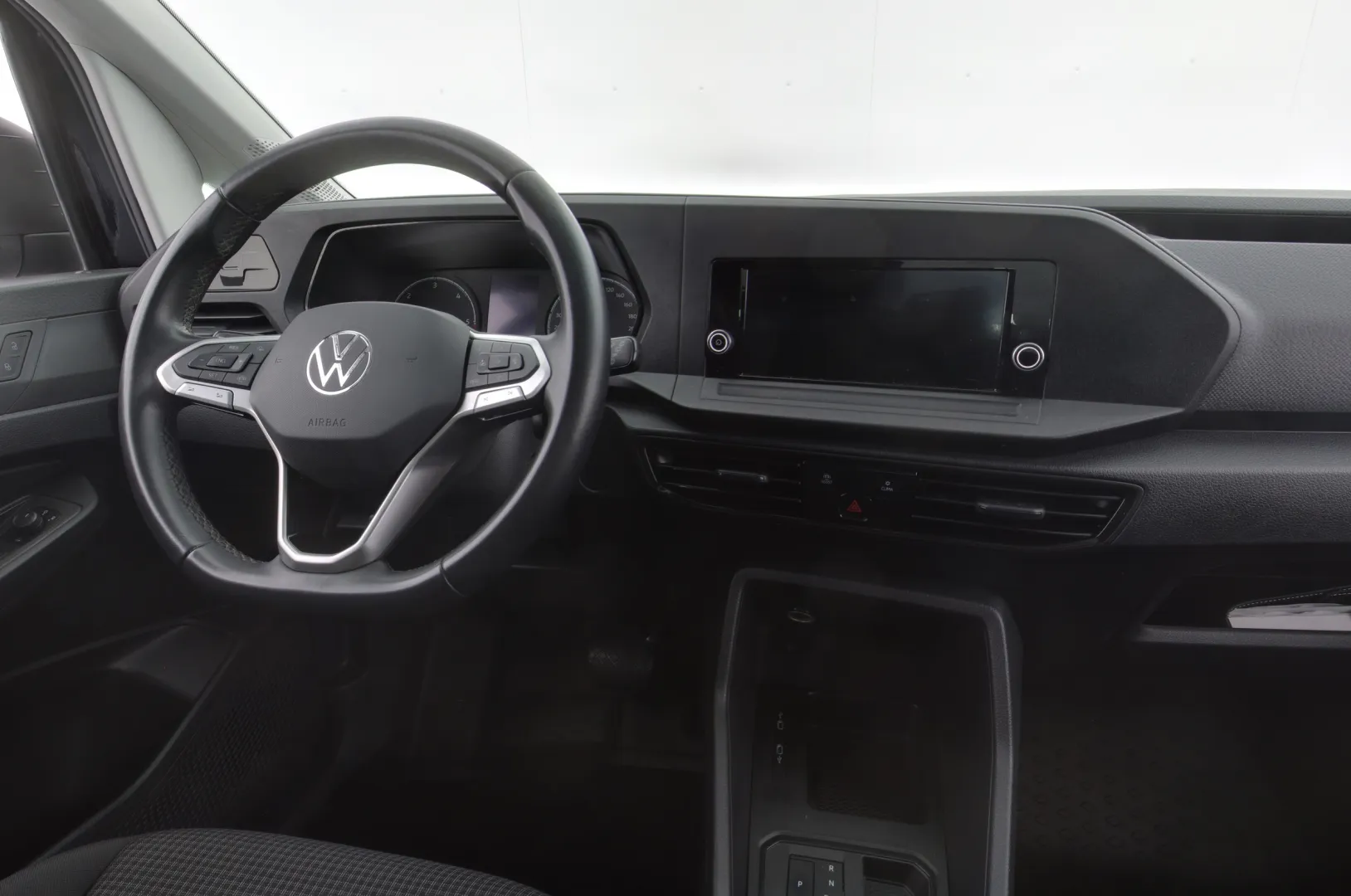 VOLKSWAGEN Caddy Maxi LRO-645 carousel image