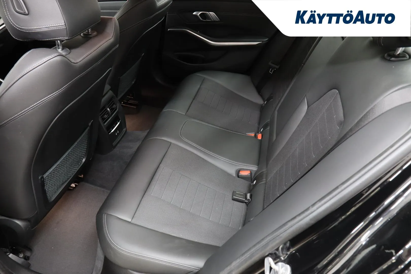 BMW 330 ZNV-801 carousel image