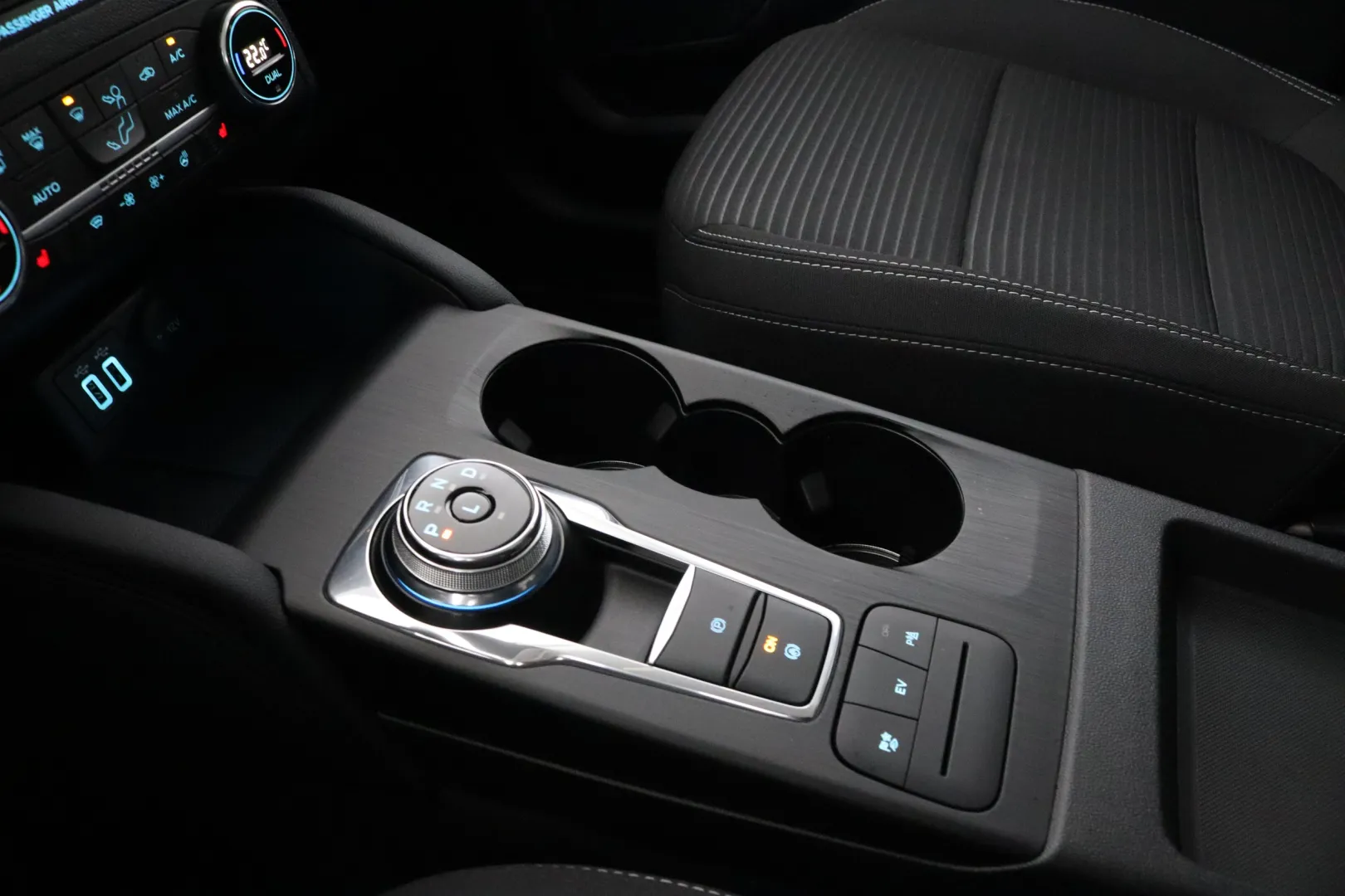 FORD Kuga IPV-678 carousel image