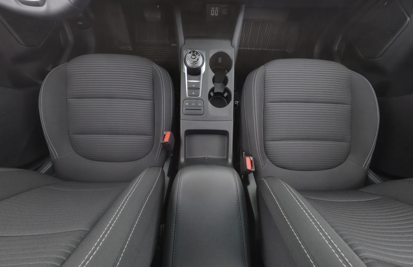 FORD Kuga IPV-678 carousel image