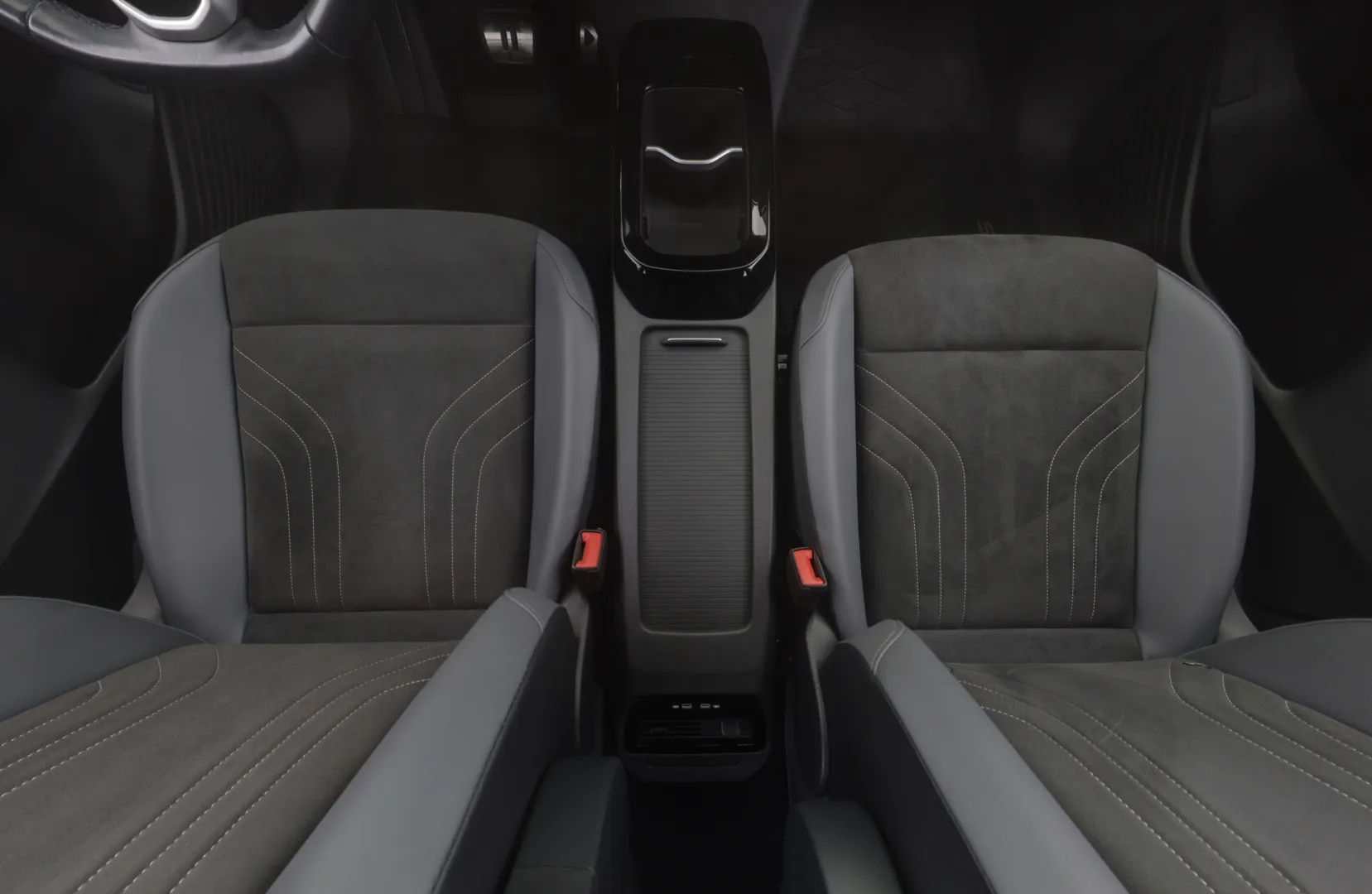 VOLKSWAGEN ID.5 EUC-860 carousel image