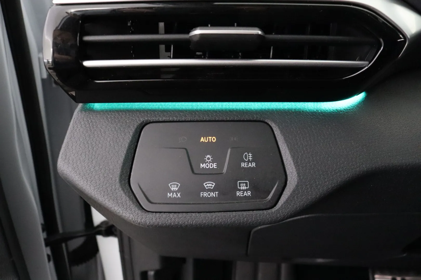 VOLKSWAGEN ID.5 EUC-860 carousel image