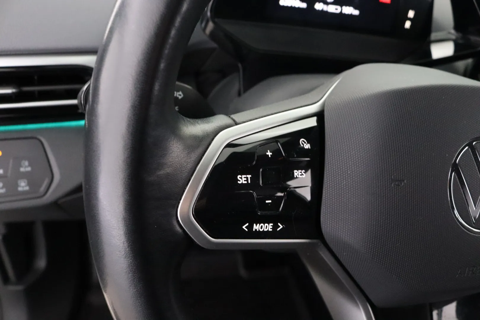 VOLKSWAGEN ID.5 EUC-860 carousel image