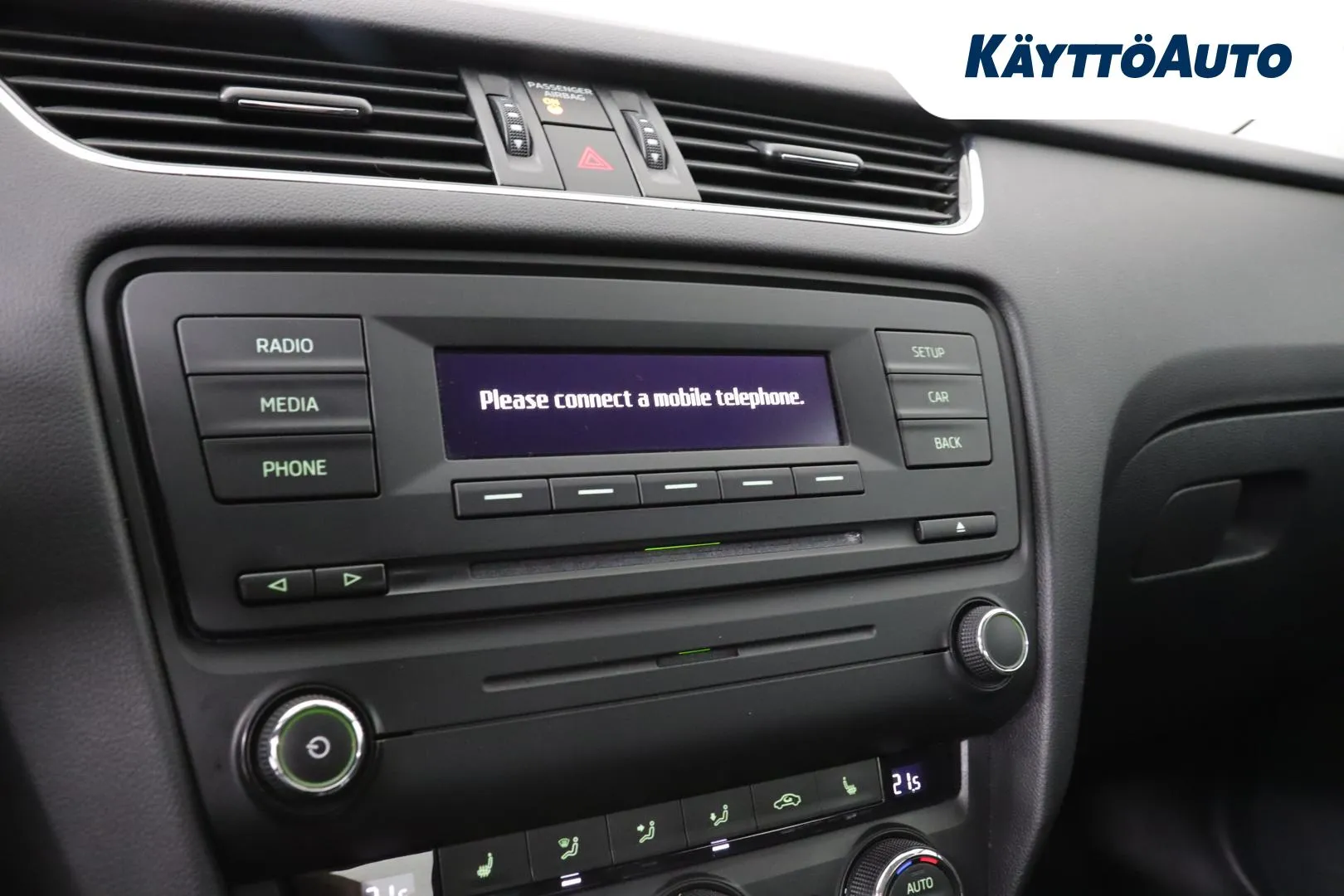 SKODA Octavia KMN-699 carousel image