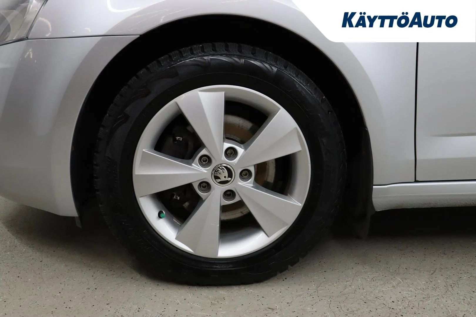 SKODA Octavia KMN-699 carousel image