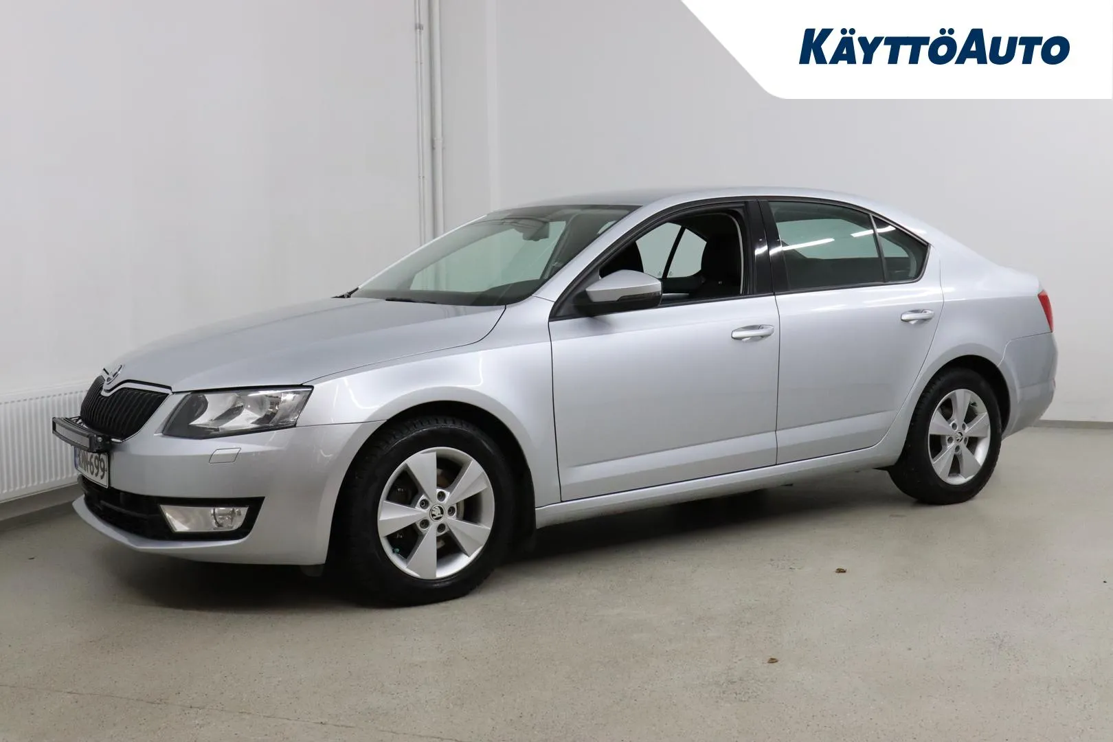 SKODA Octavia KMN-699 carousel image