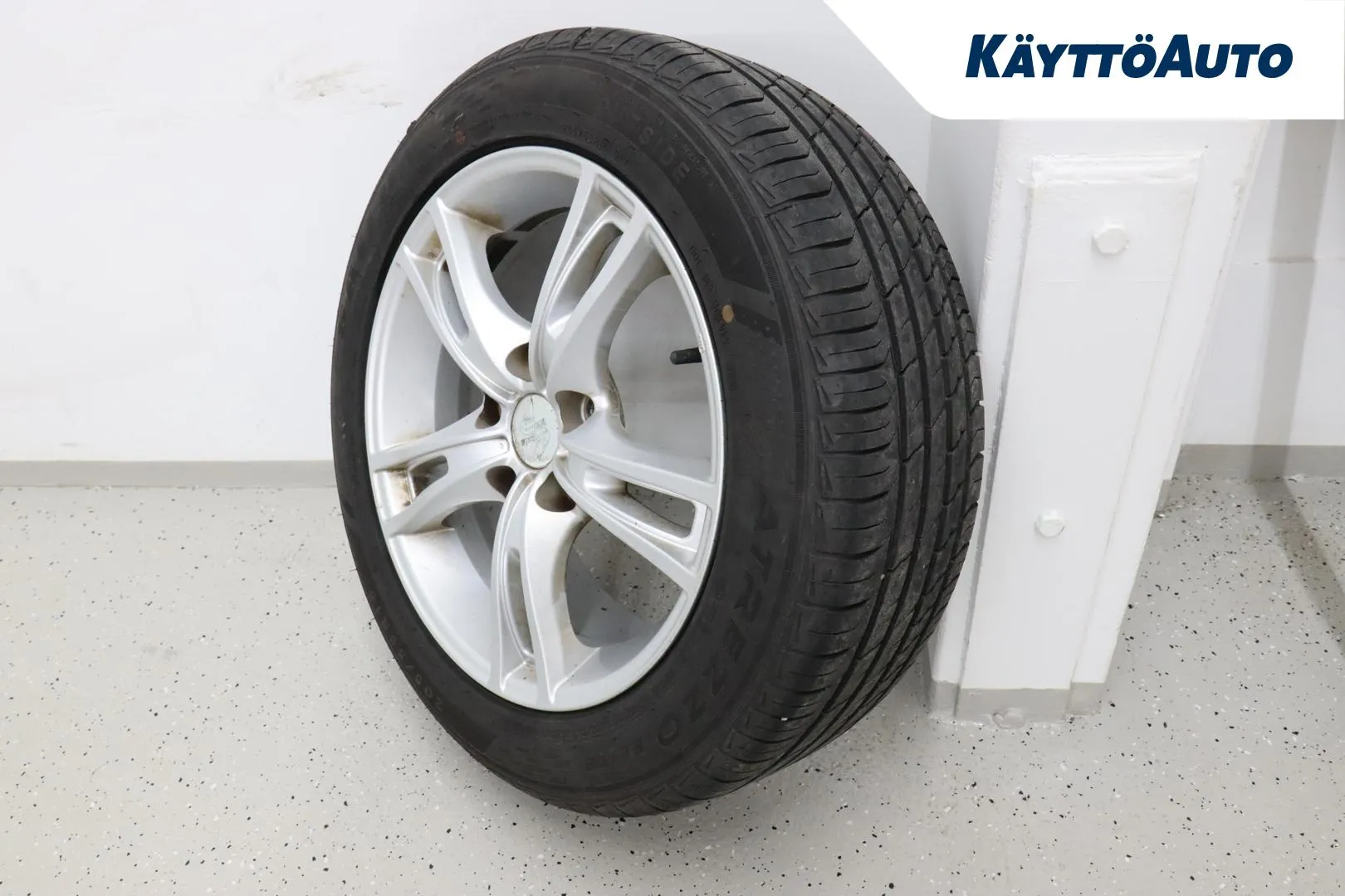 SKODA Octavia KMN-699 carousel image