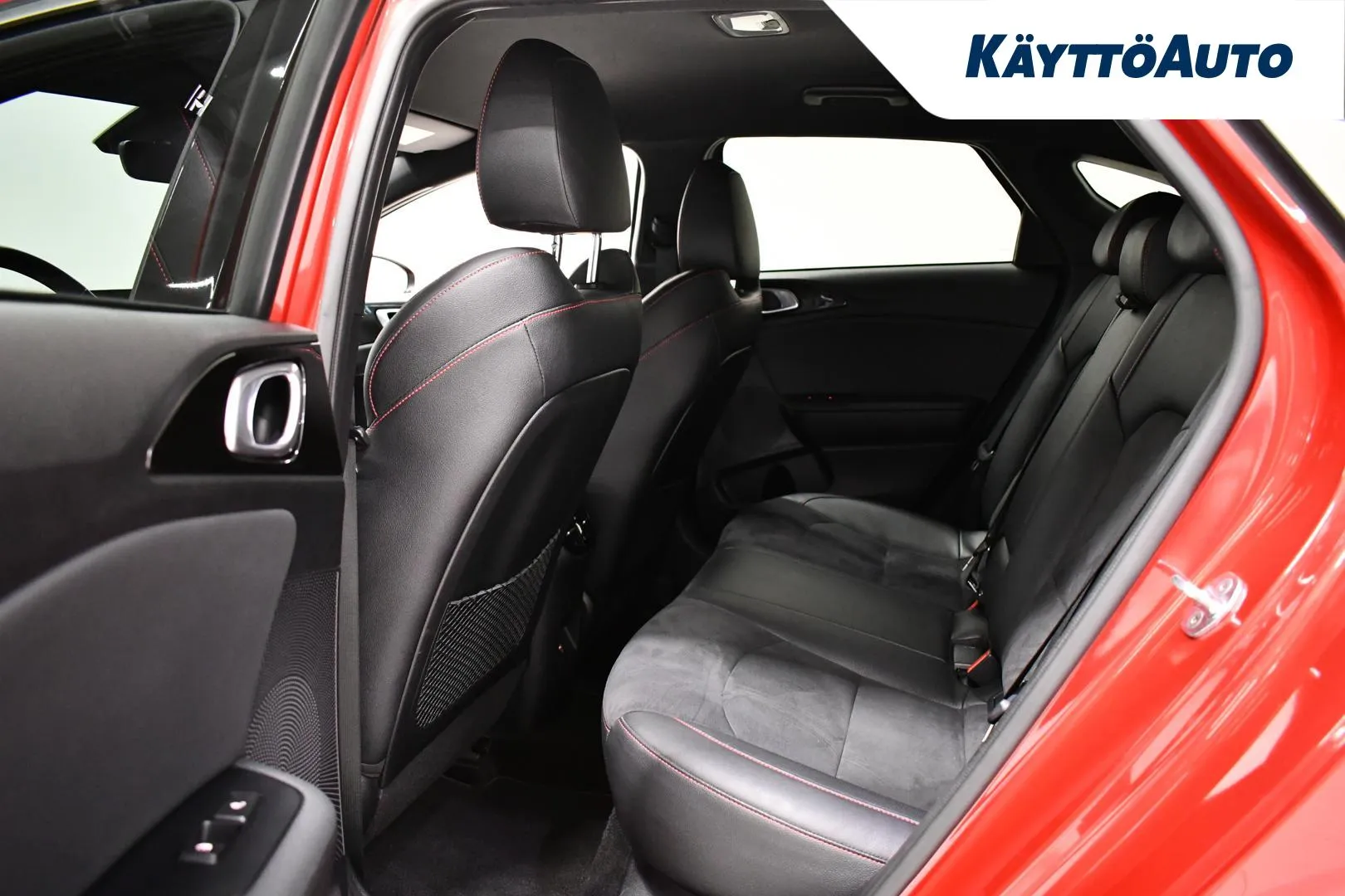 KIA ProCeed MOU-214 carousel image