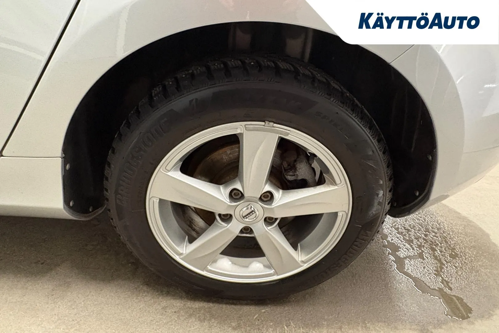 VOLVO V40 XOE-801 carousel image