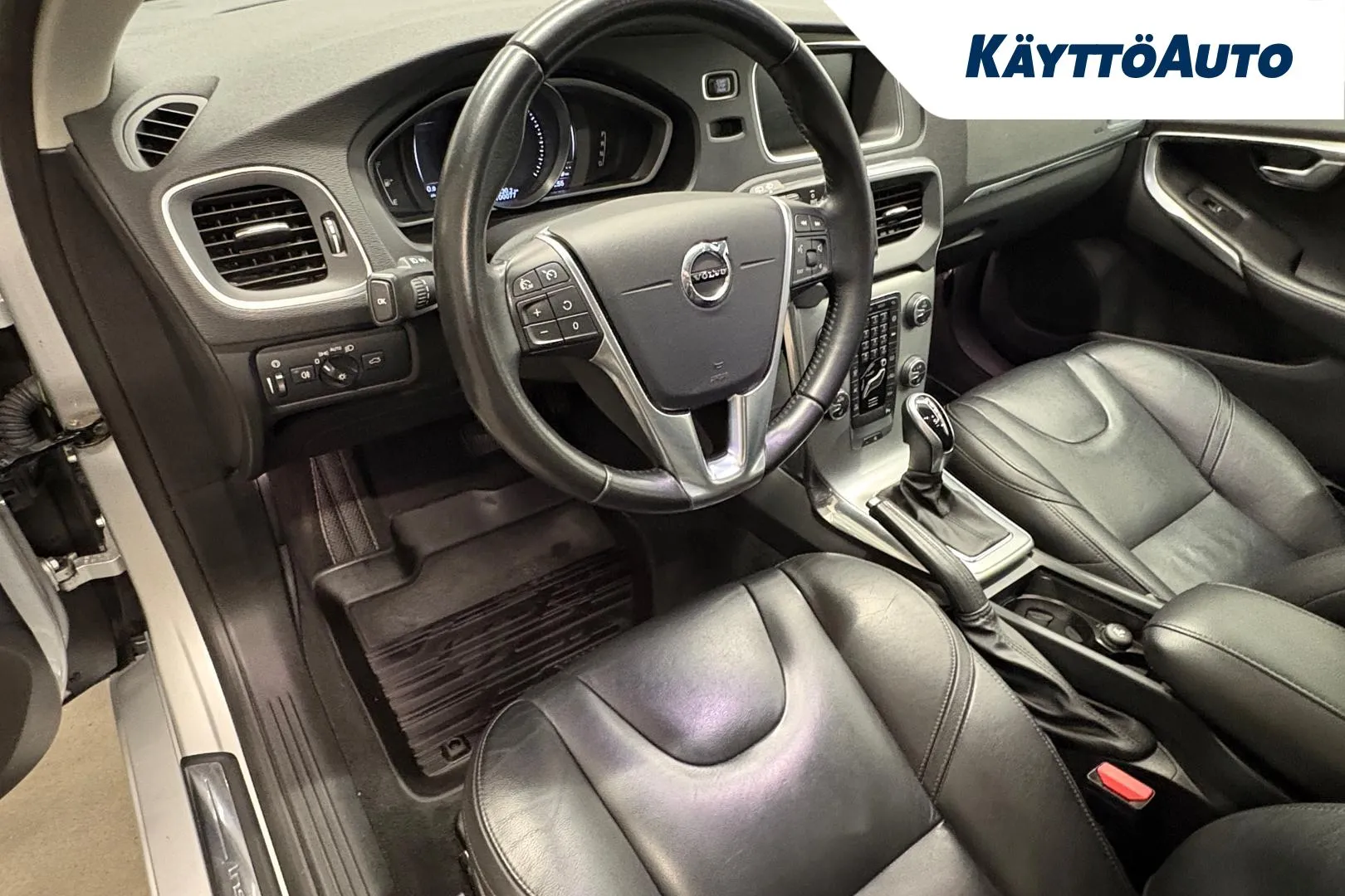 VOLVO V40 XOE-801 carousel image