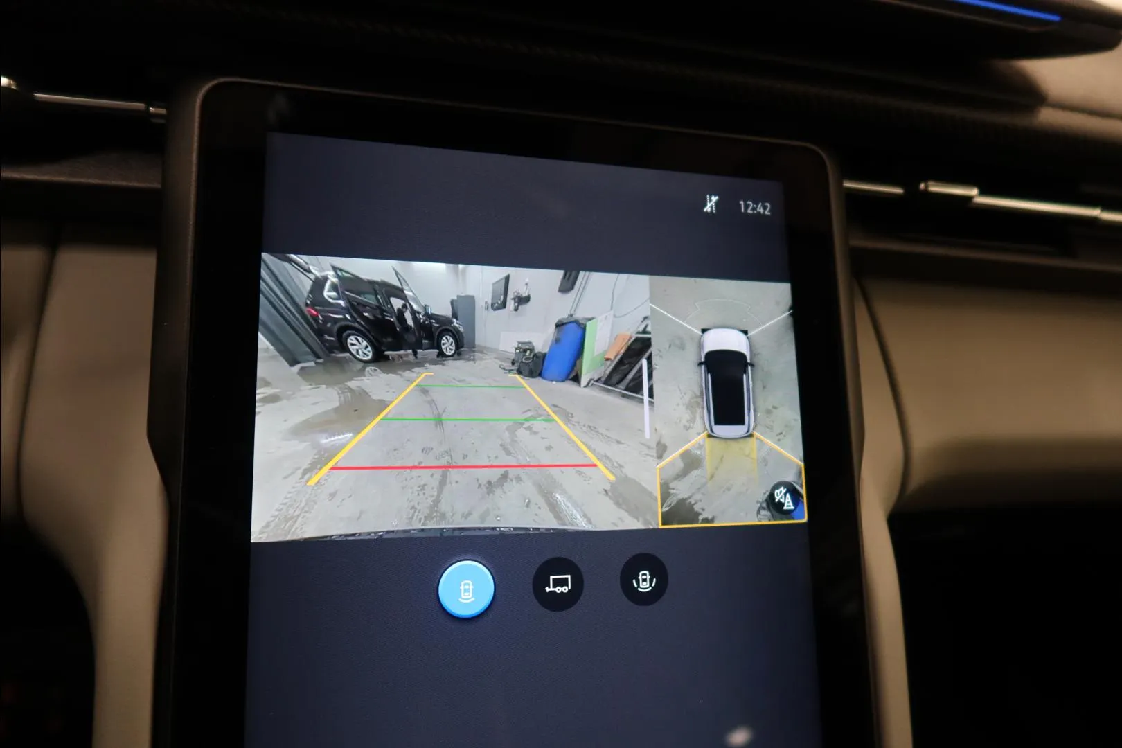 Ford Explorer ISU-351 carousel image