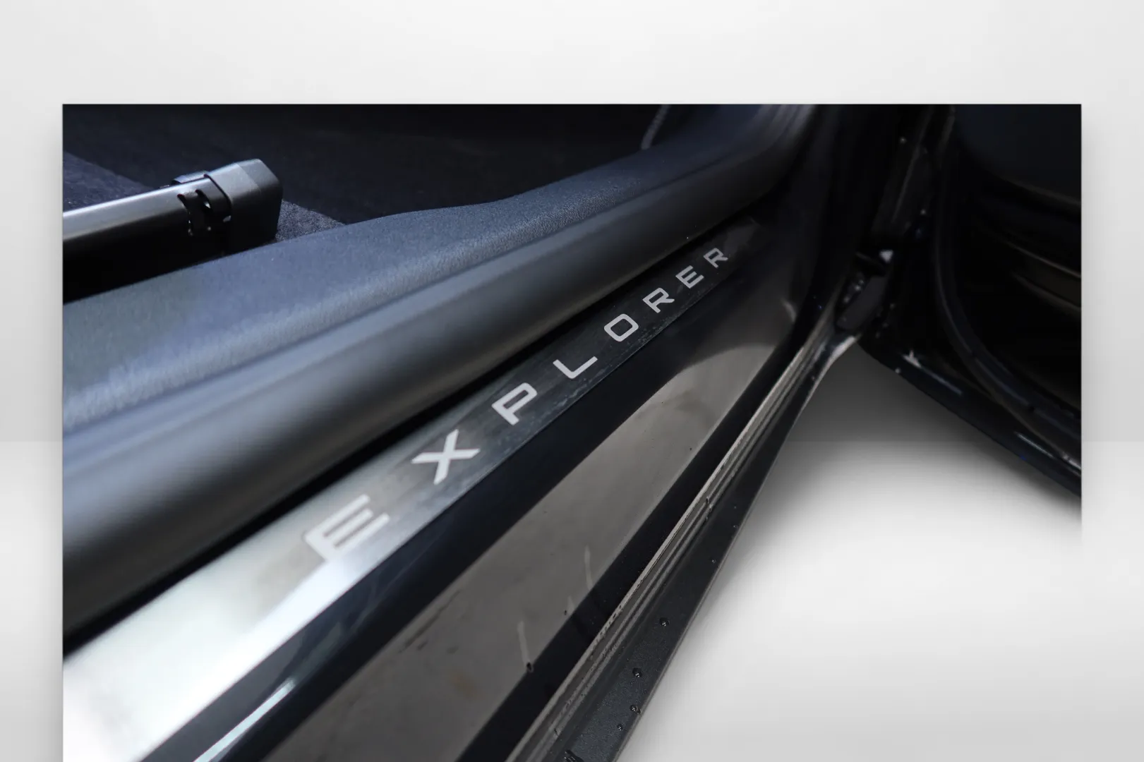 Ford Explorer ISU-351 carousel image