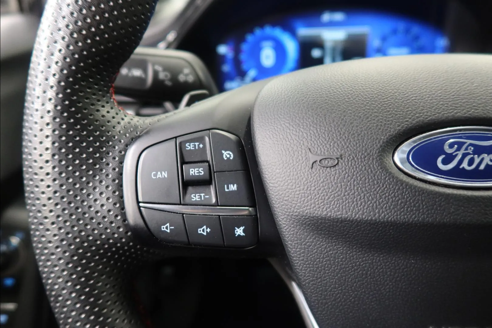 FORD Puma ZNV-885 carousel image