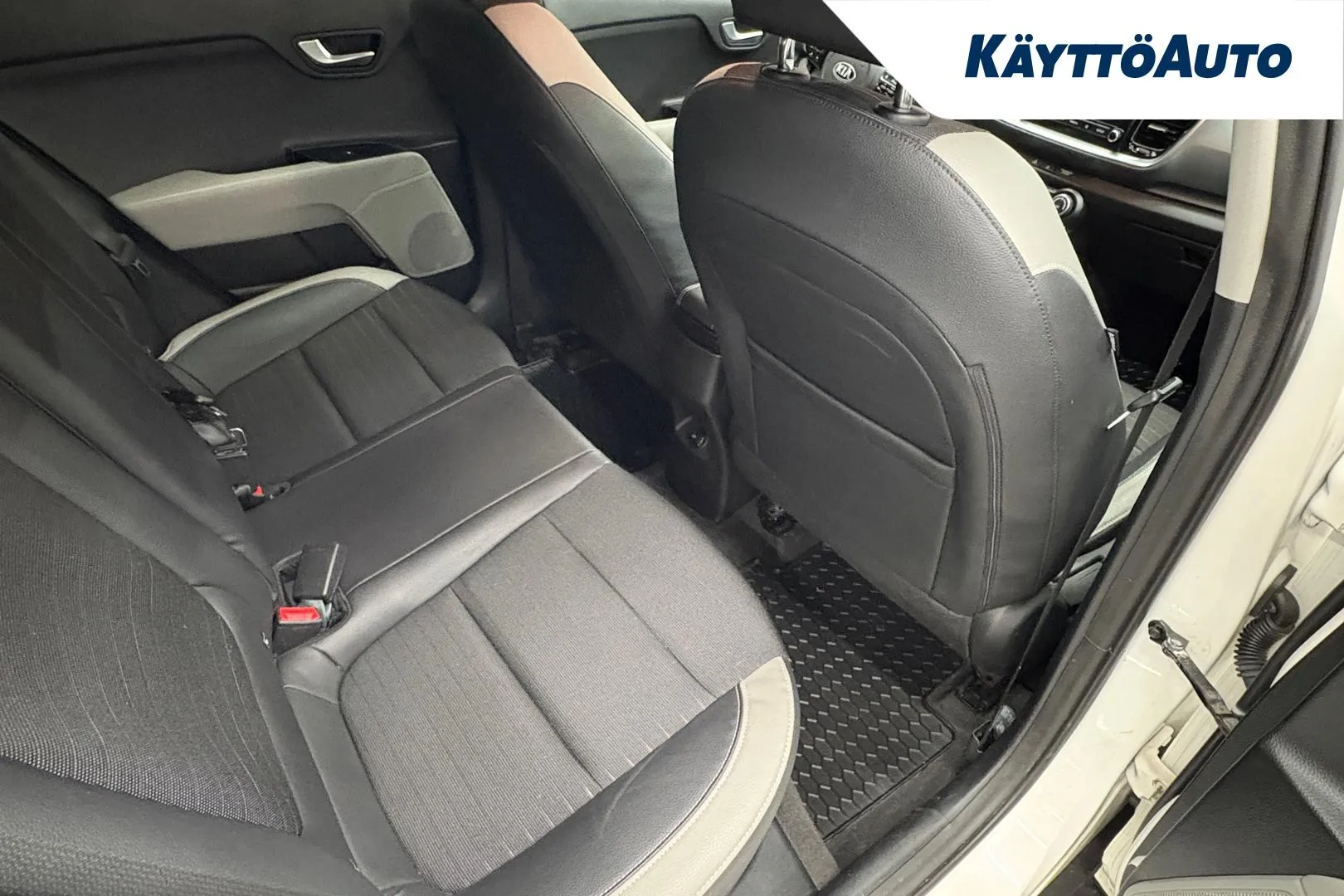 KIA Stonic KTZ-461 carousel image