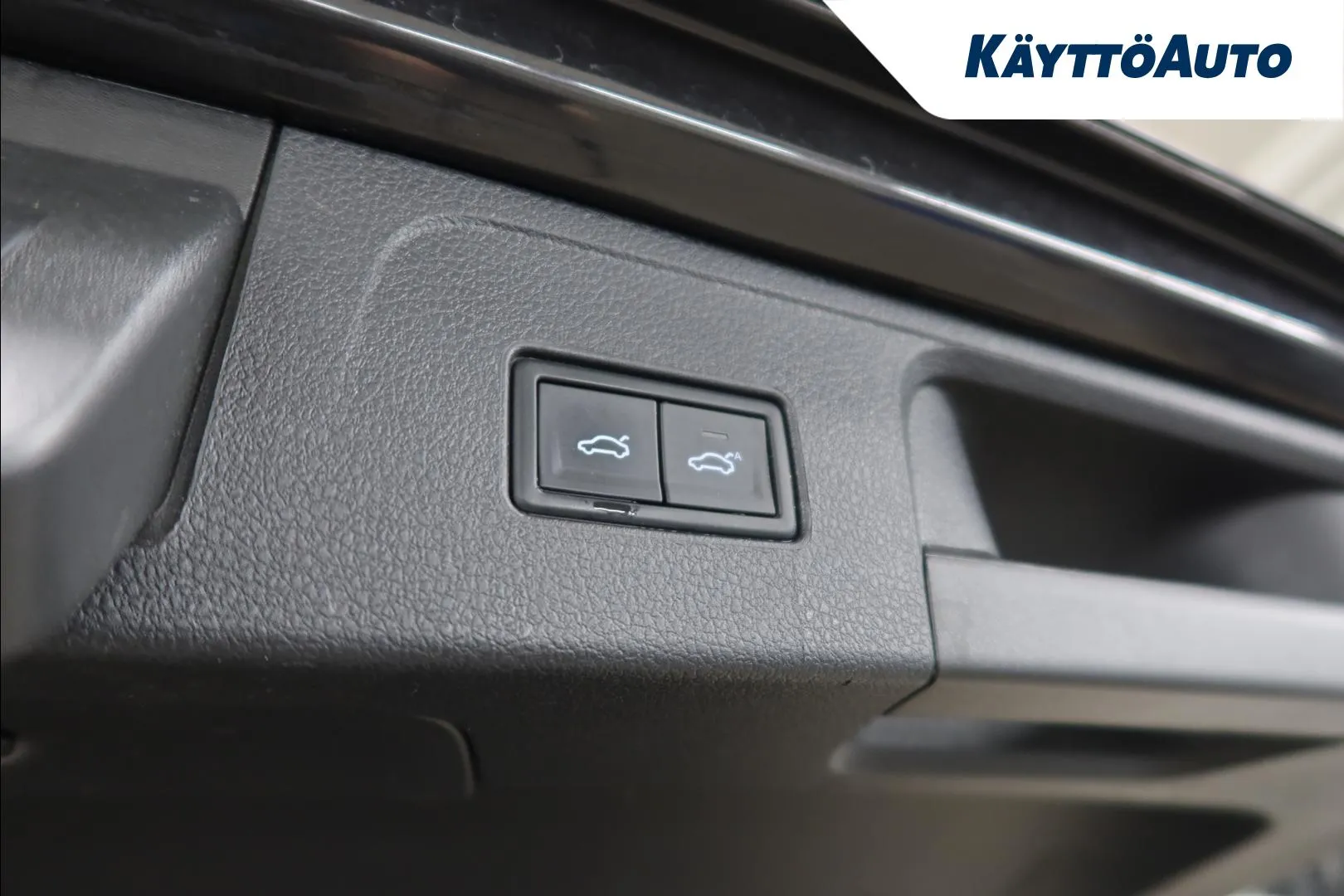 VOLKSWAGEN Passat MNT-551 carousel image