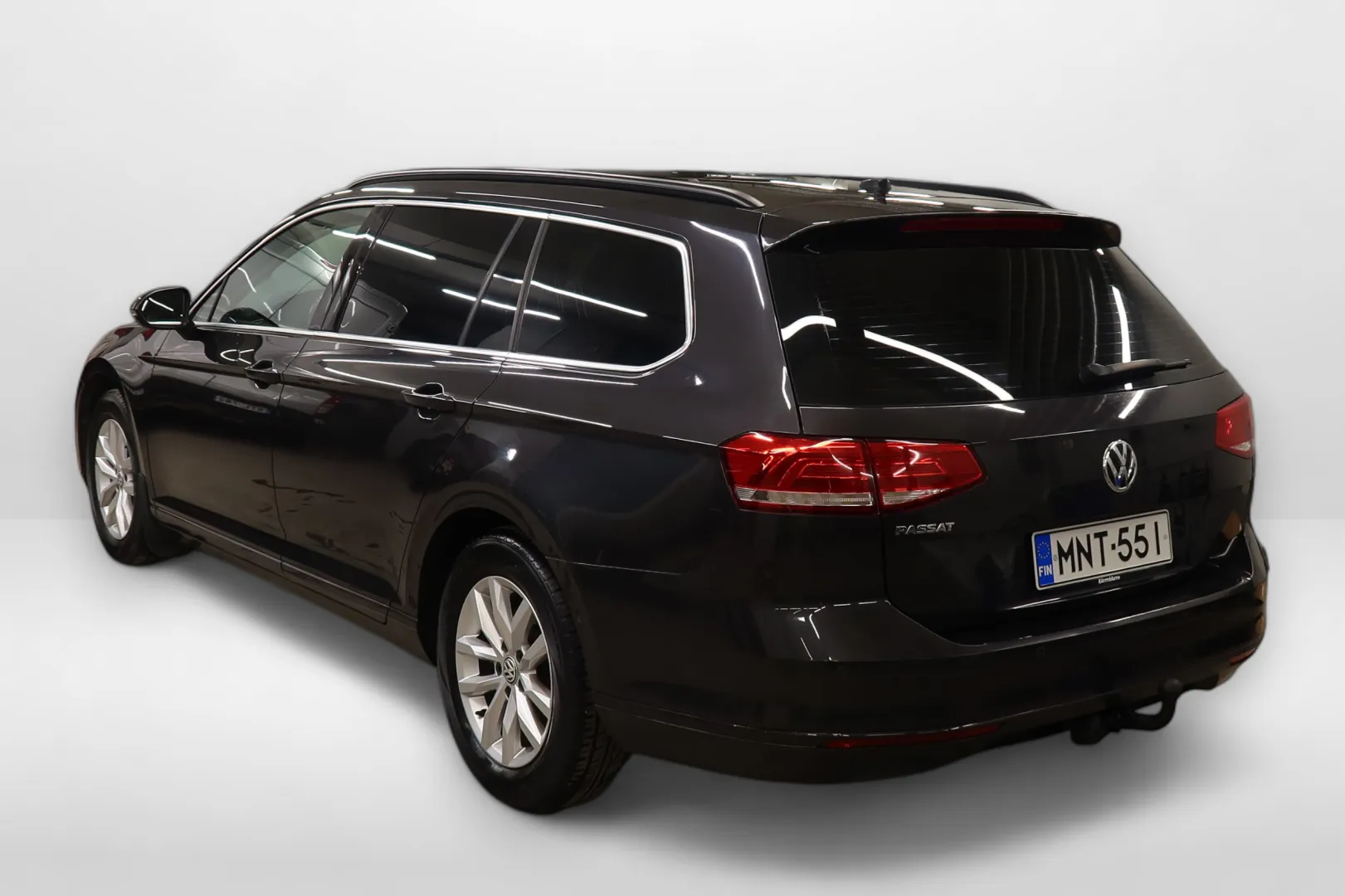 VOLKSWAGEN Passat MNT-551 carousel image