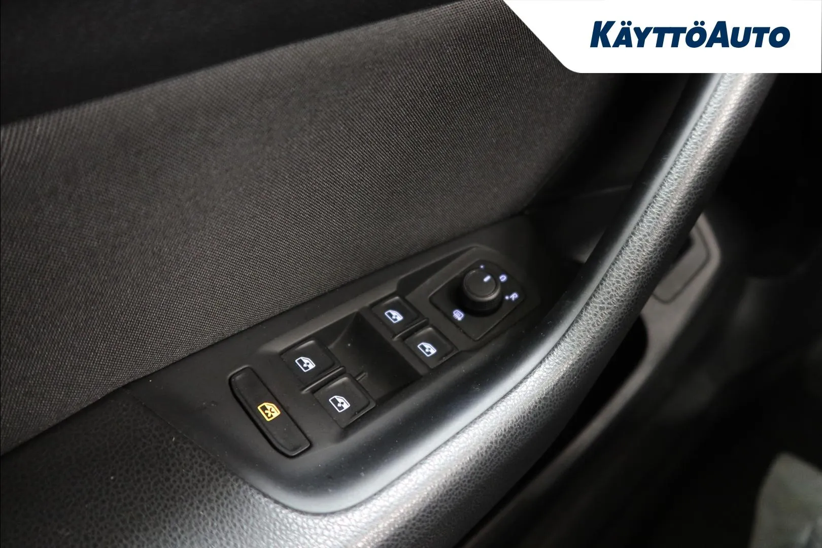 VOLKSWAGEN Passat MNT-551 carousel image