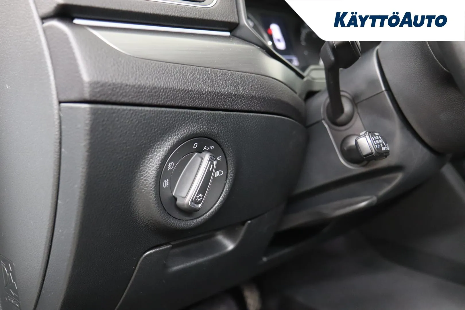 SKODA Superb NKZ-338 carousel image