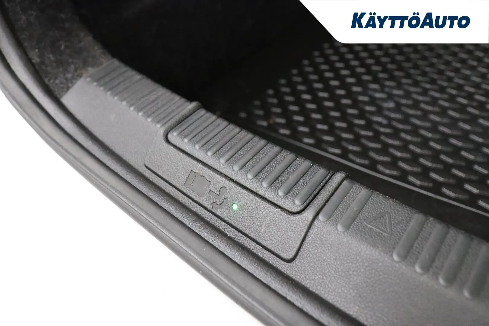 SKODA Superb NKZ-338 carousel image