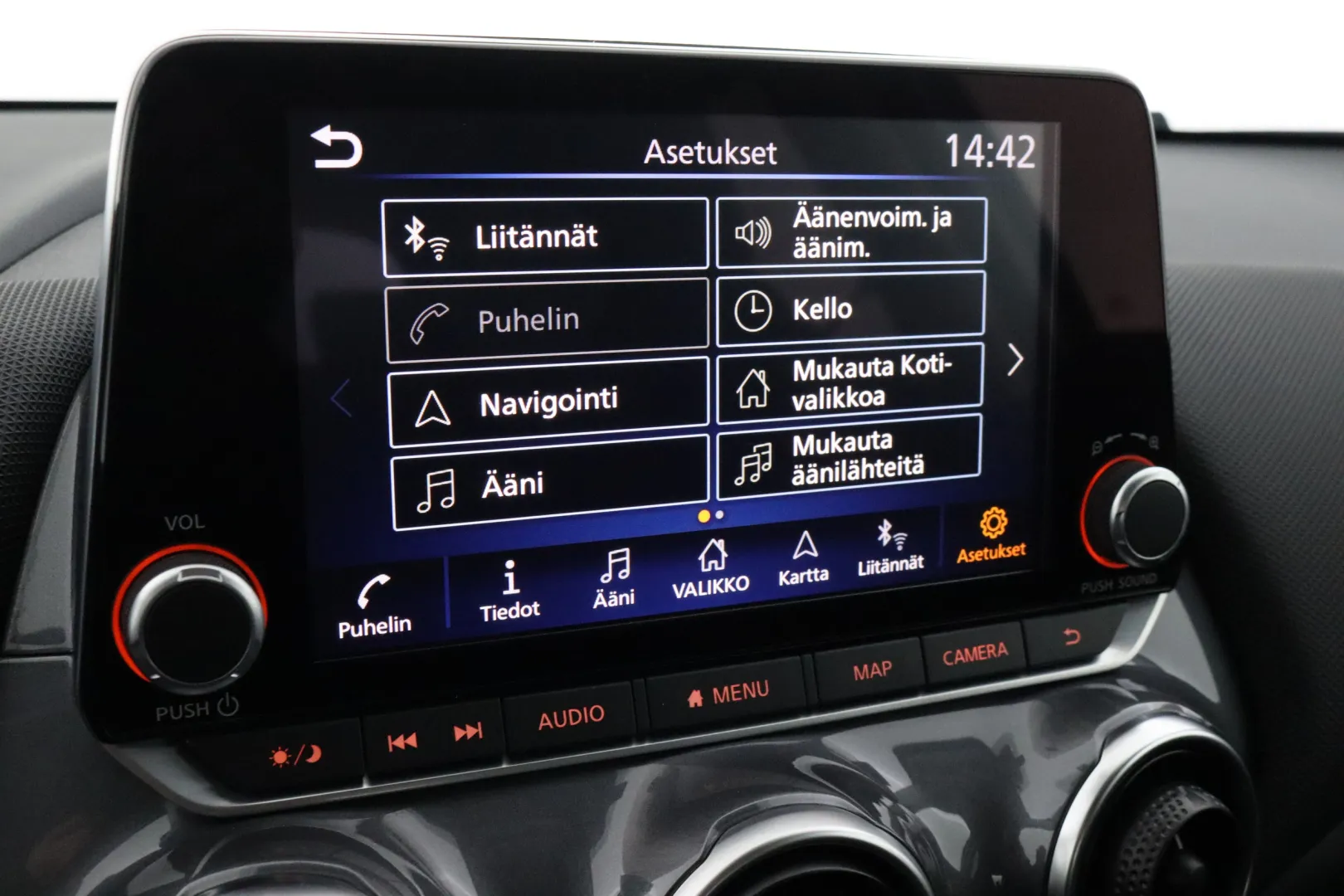 NISSAN Juke OZZ-675 carousel image