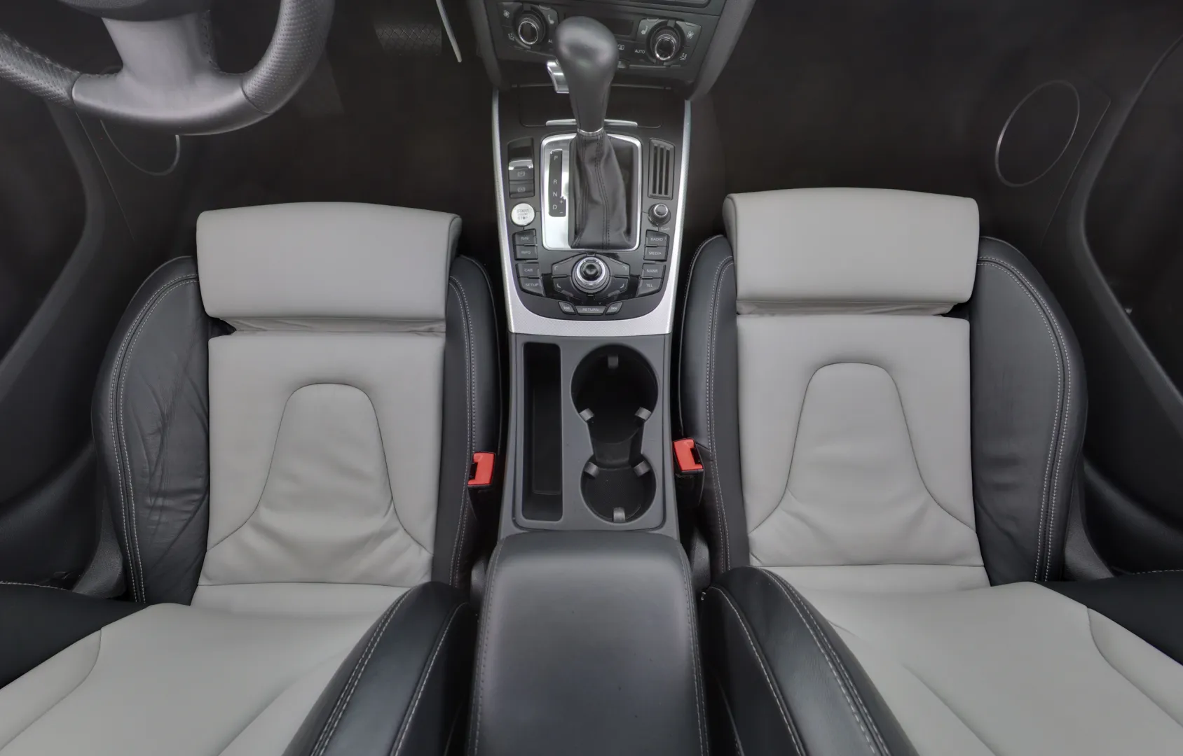 AUDI A5 OOZ-217 carousel image