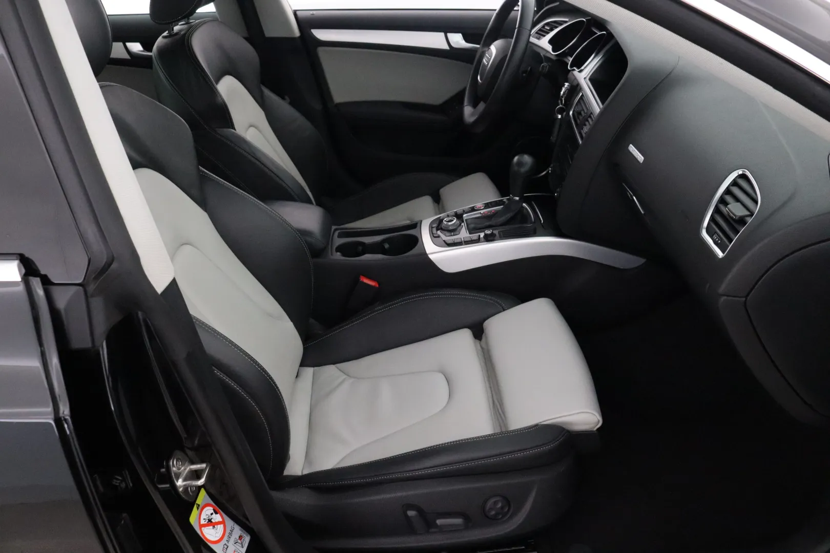 AUDI A5 OOZ-217 carousel image