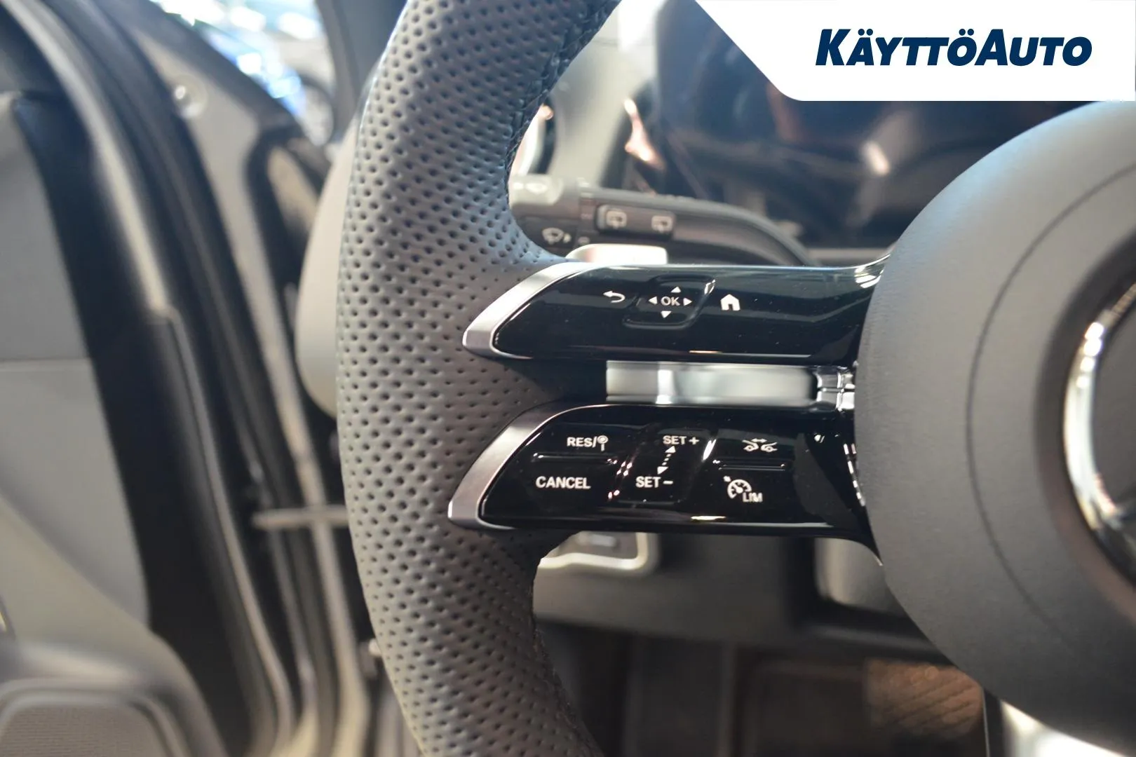 Mercedes-Benz EQB XUZ-634 carousel image