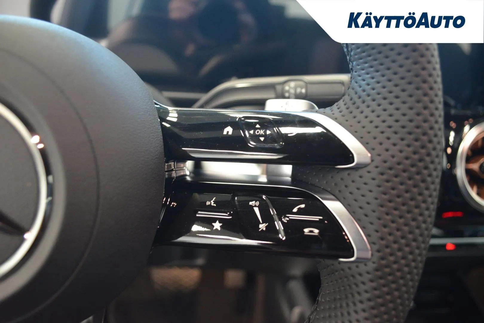 Mercedes-Benz EQB XUZ-634 carousel image