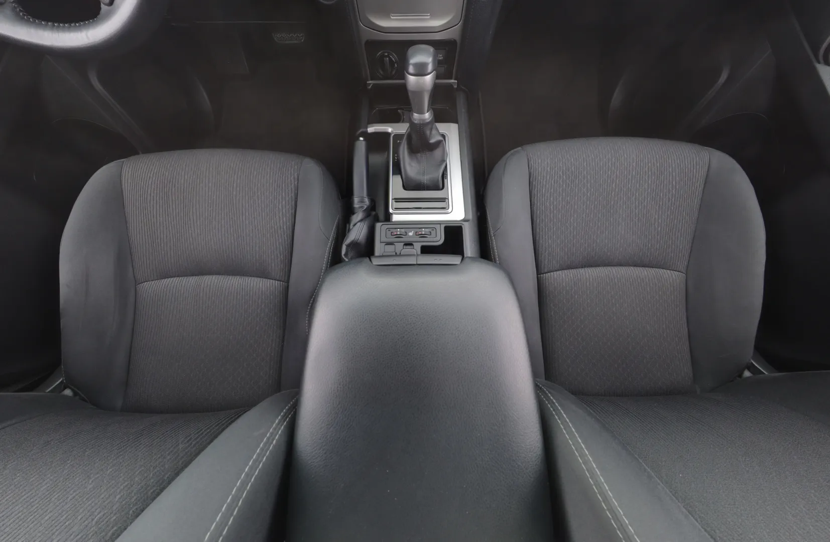 TOYOTA Land Cruiser ZOH-751 carousel image