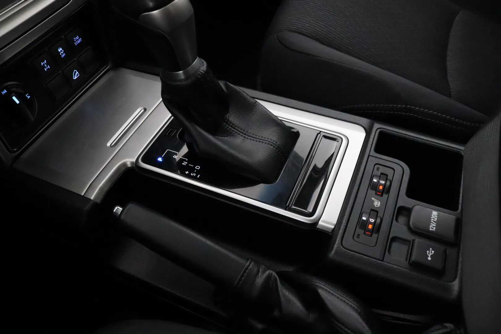 TOYOTA Land Cruiser ZOH-751 carousel image