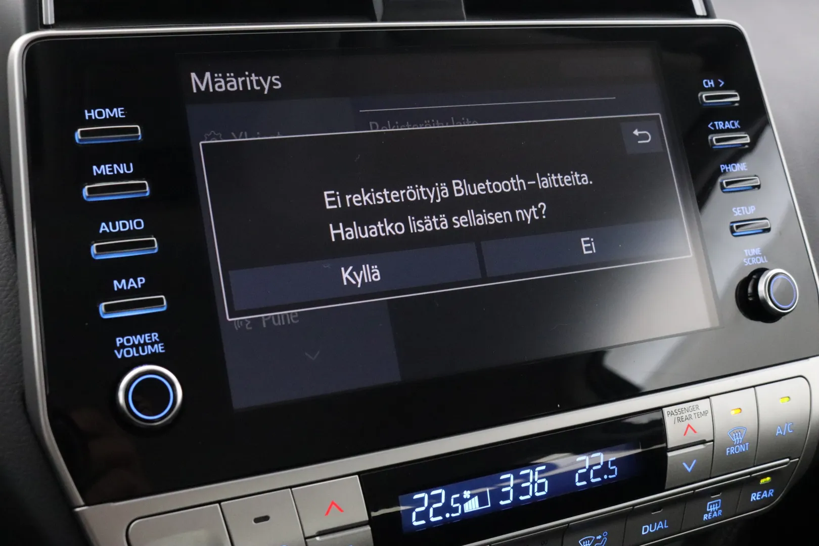 TOYOTA Land Cruiser ZOH-751 carousel image